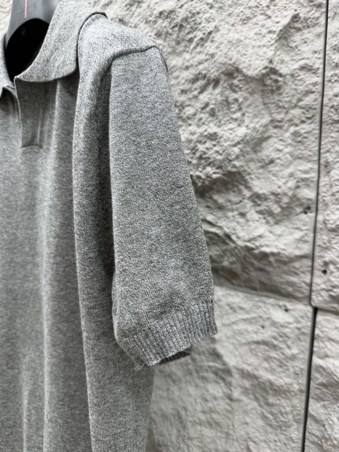 Loro piana 新款老钱风针织短袖，经典设计，简约没有任何多余累赘感，衣橱不可缺少的一件百搭单品，