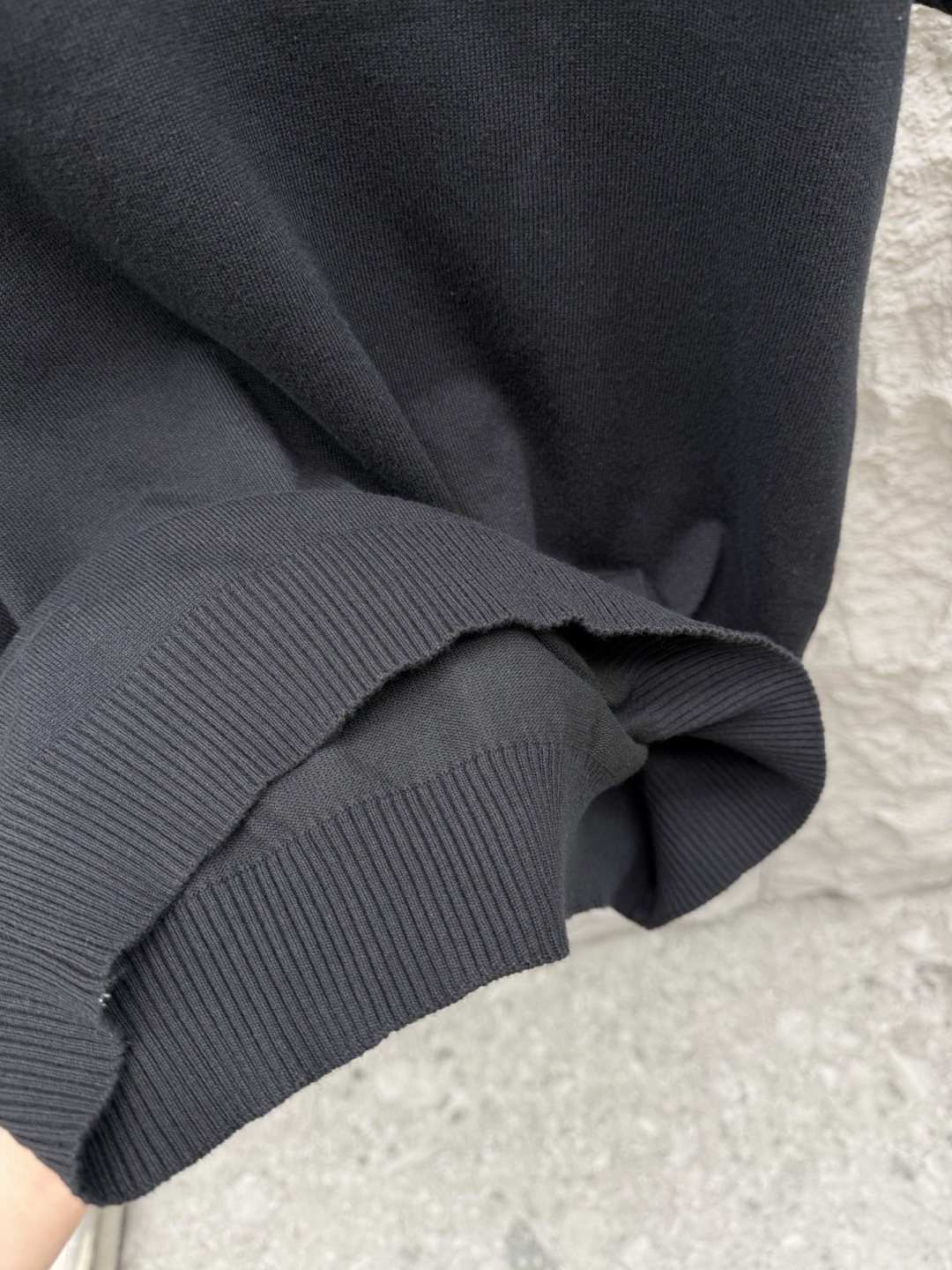 Loro piana 新款老钱风针织短袖，经典设计，简约没有任何多余累赘感，衣橱不可缺少的一件百搭单品，