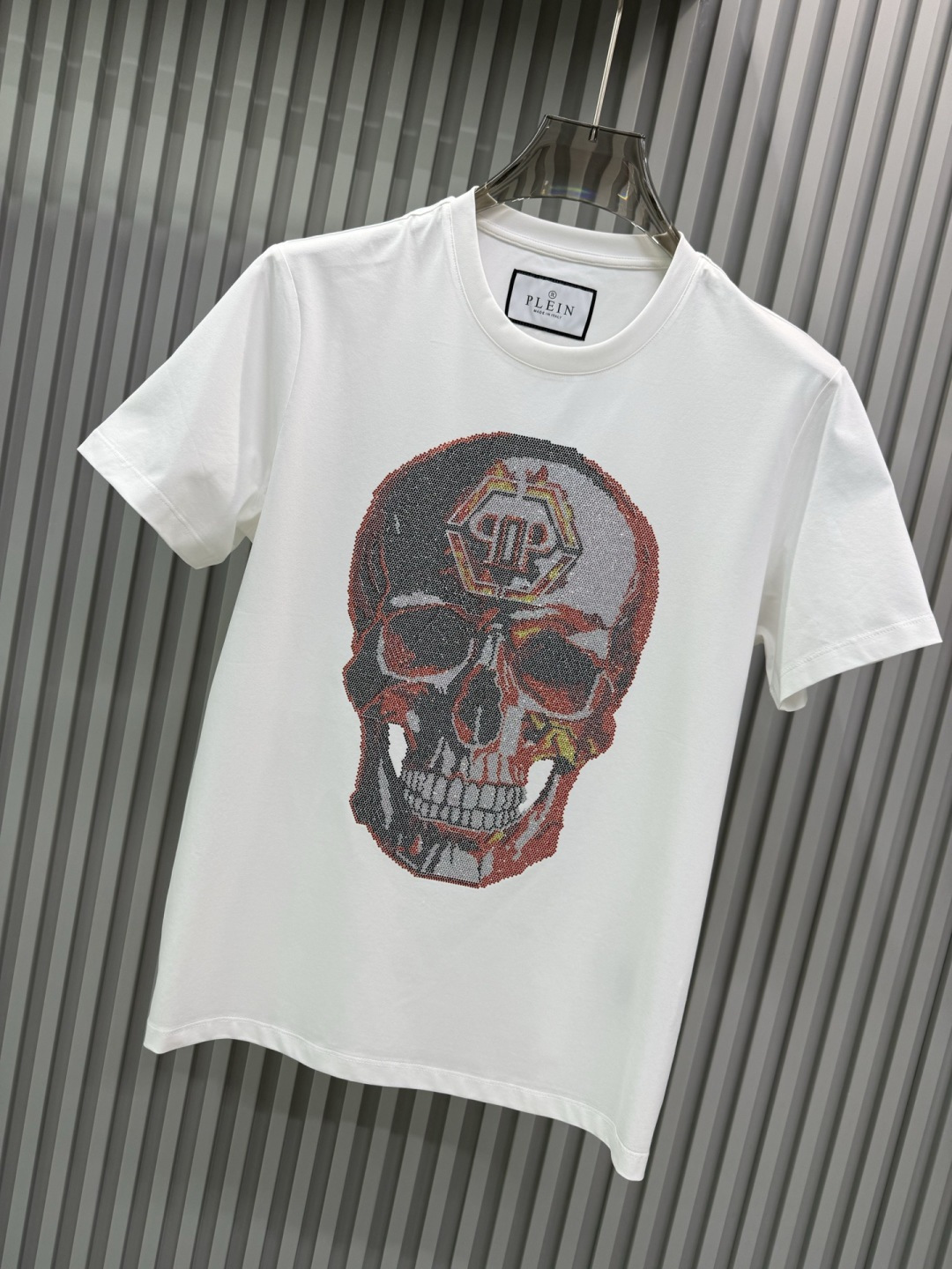 PhiliPP Plein 2026春夏新品施华洛世奇水钻镶嵌骷髅短袖T恤，设计风格极具辨识度，主打潮流