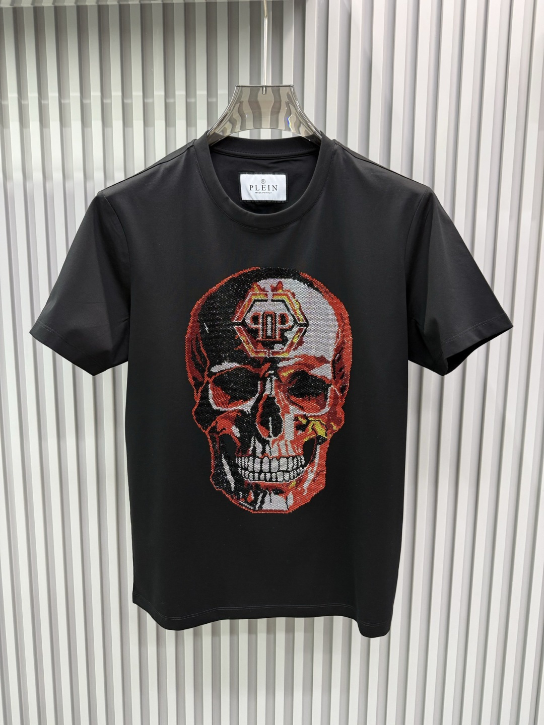 PhiliPP Plein 2026春夏新品施华洛世奇水钻镶嵌骷髅短袖T恤，设计风格极具辨识度，主打潮流