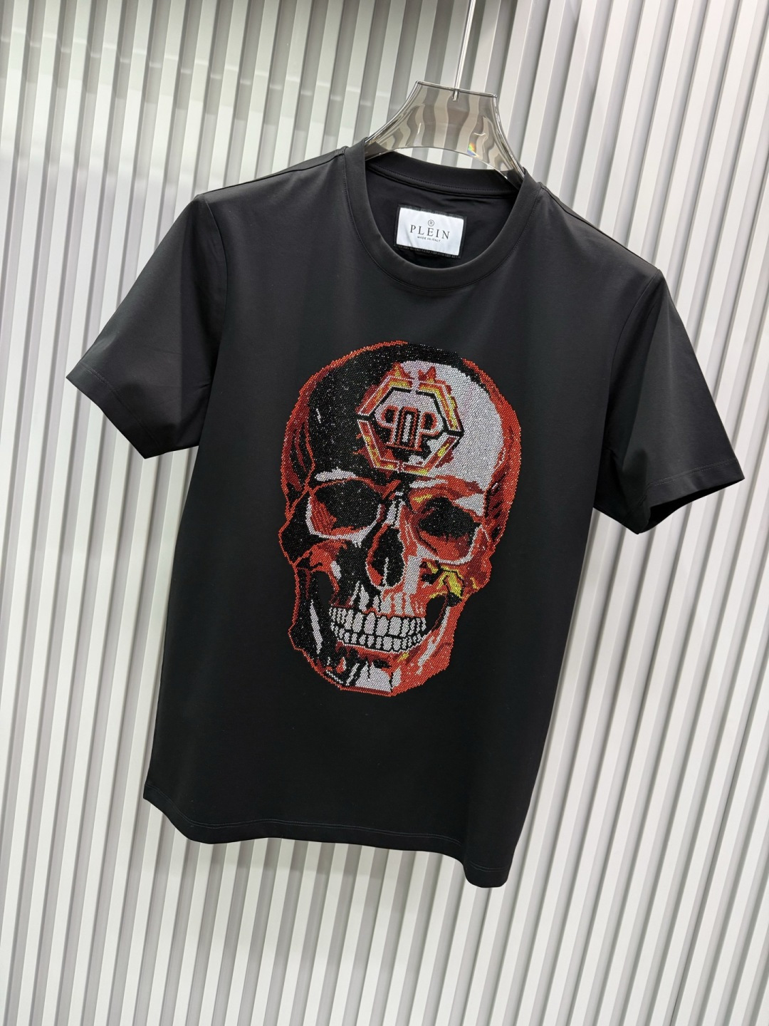 PhiliPP Plein 2026春夏新品施华洛世奇水钻镶嵌骷髅短袖T恤，设计风格极具辨识度，主打潮流