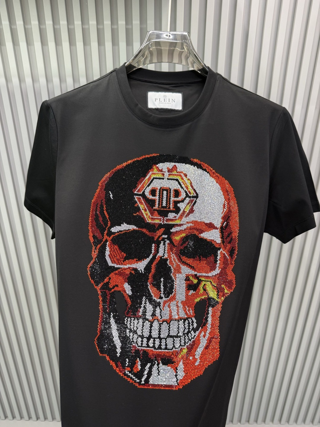 PhiliPP Plein 2026春夏新品施华洛世奇水钻镶嵌骷髅短袖T恤，设计风格极具辨识度，主打潮流