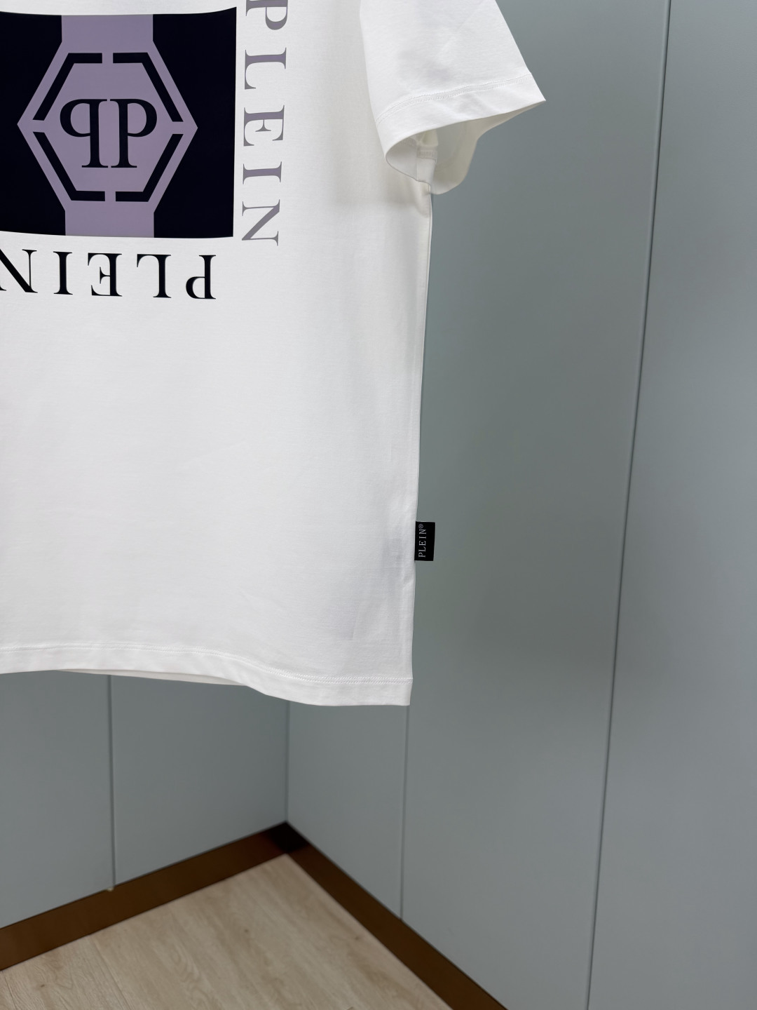 PHILIPP PLEIN SS26春夏新品印花标识圆领短袖T恤，正面饰品牌logo+几何印花组合设计，