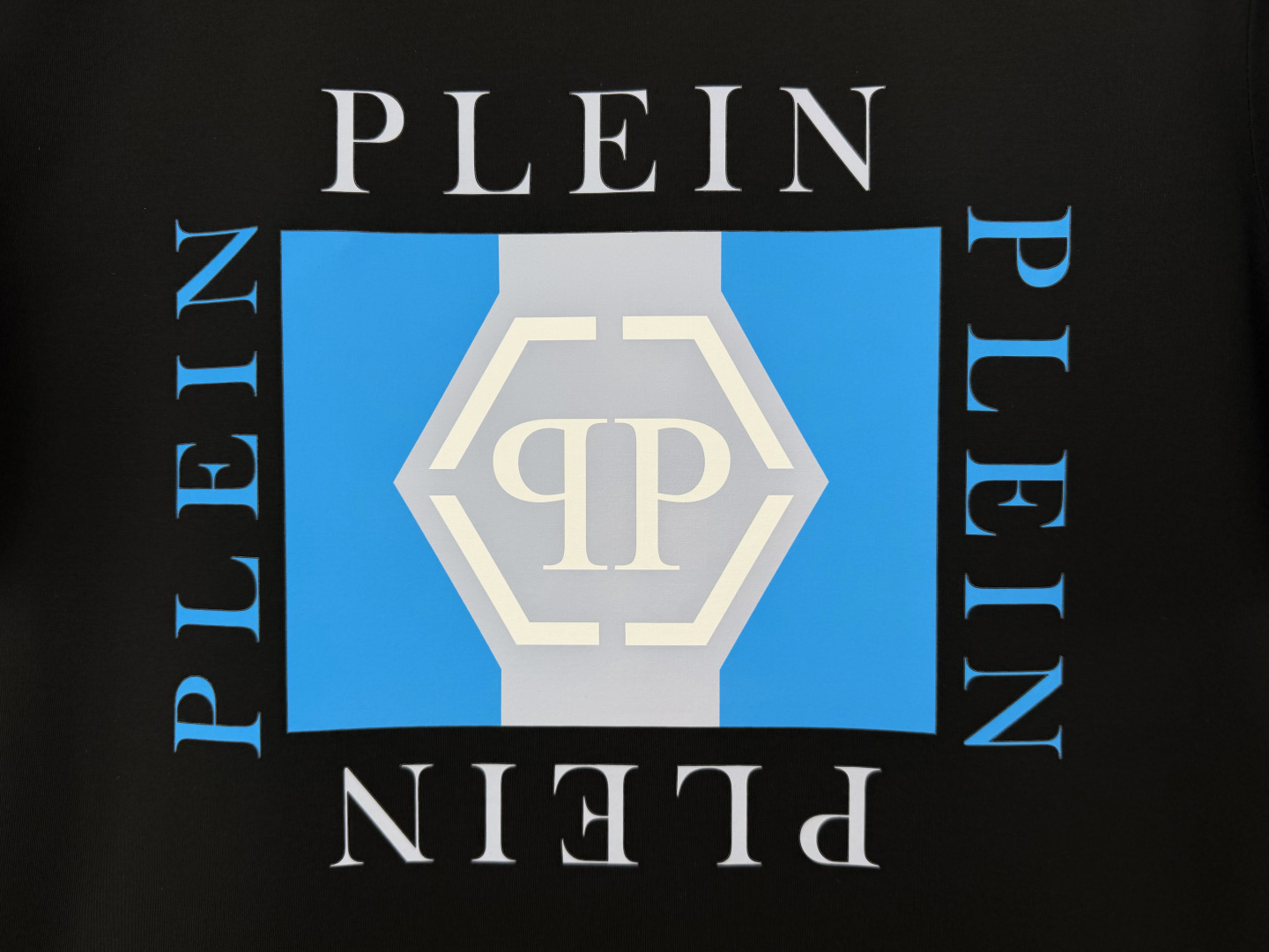 PHILIPP PLEIN SS26春夏新品印花标识圆领短袖T恤，正面饰品牌logo+几何印花组合设计，