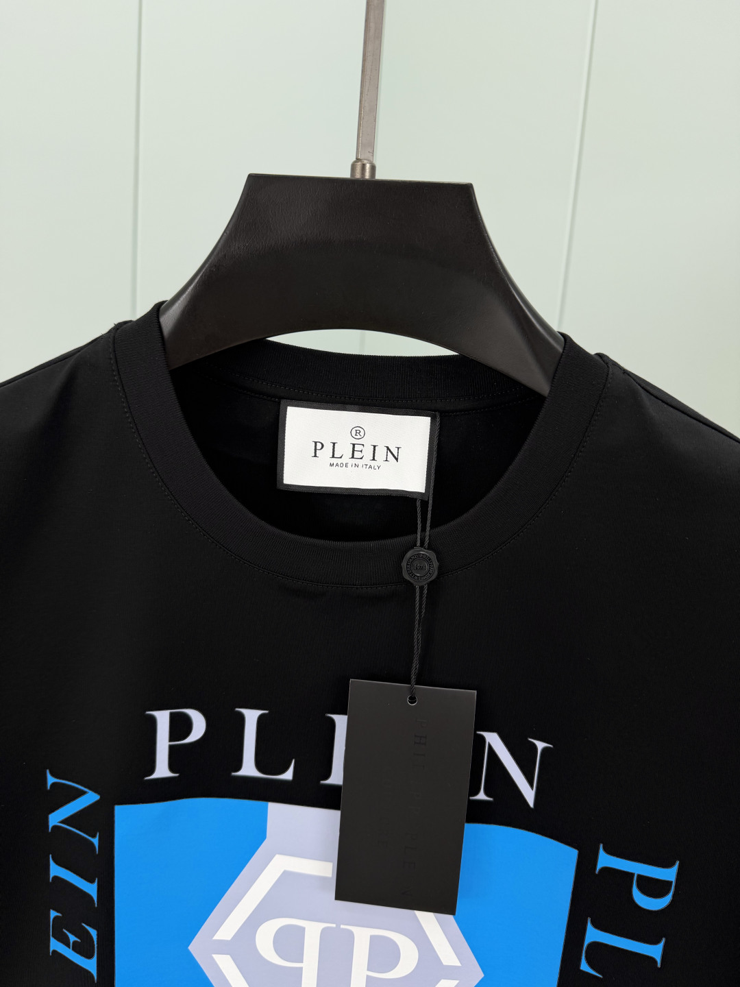 PHILIPP PLEIN SS26春夏新品印花标识圆领短袖T恤，正面饰品牌logo+几何印花组合设计，