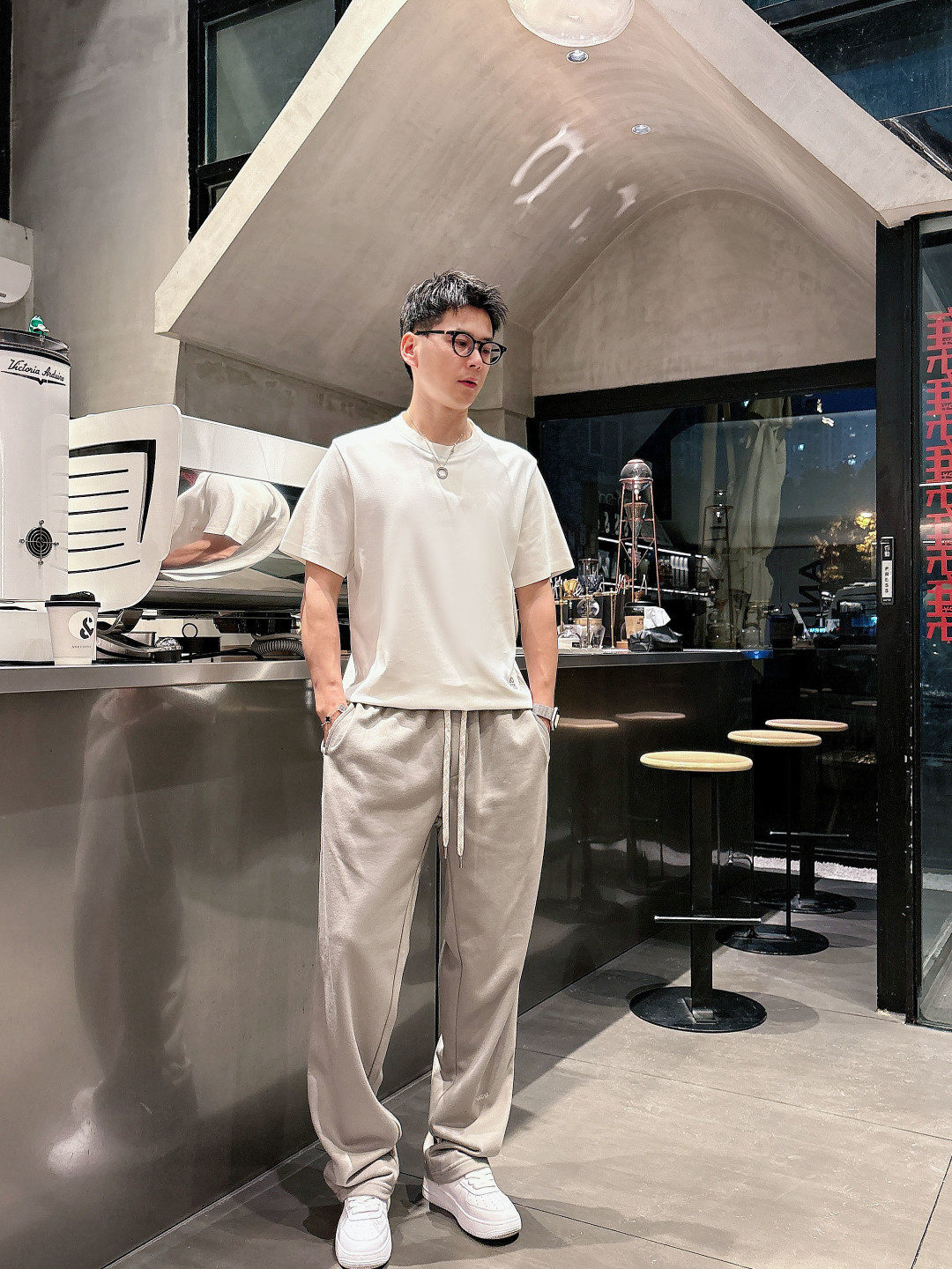 LOW2026春夏新款时尚直筒休闲裤 男士都市时尚休闲运动风格 上身更为大气百搭，不分年龄段的成衣，每都