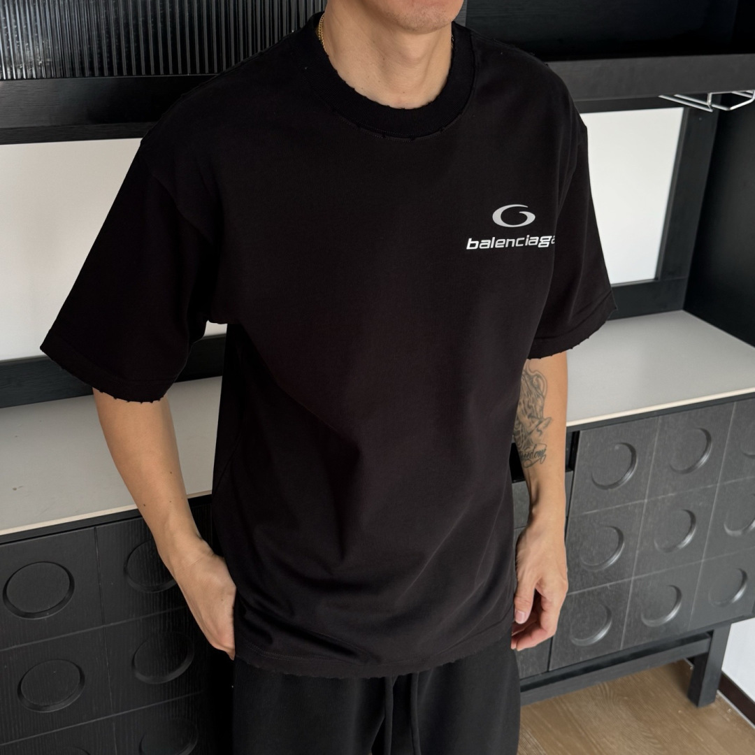 巴黎🌟2026年新款春季短袖🆕采用纯棉面料，手感细腻，超级时尚洋气！码数：XS S M L XL 男女同