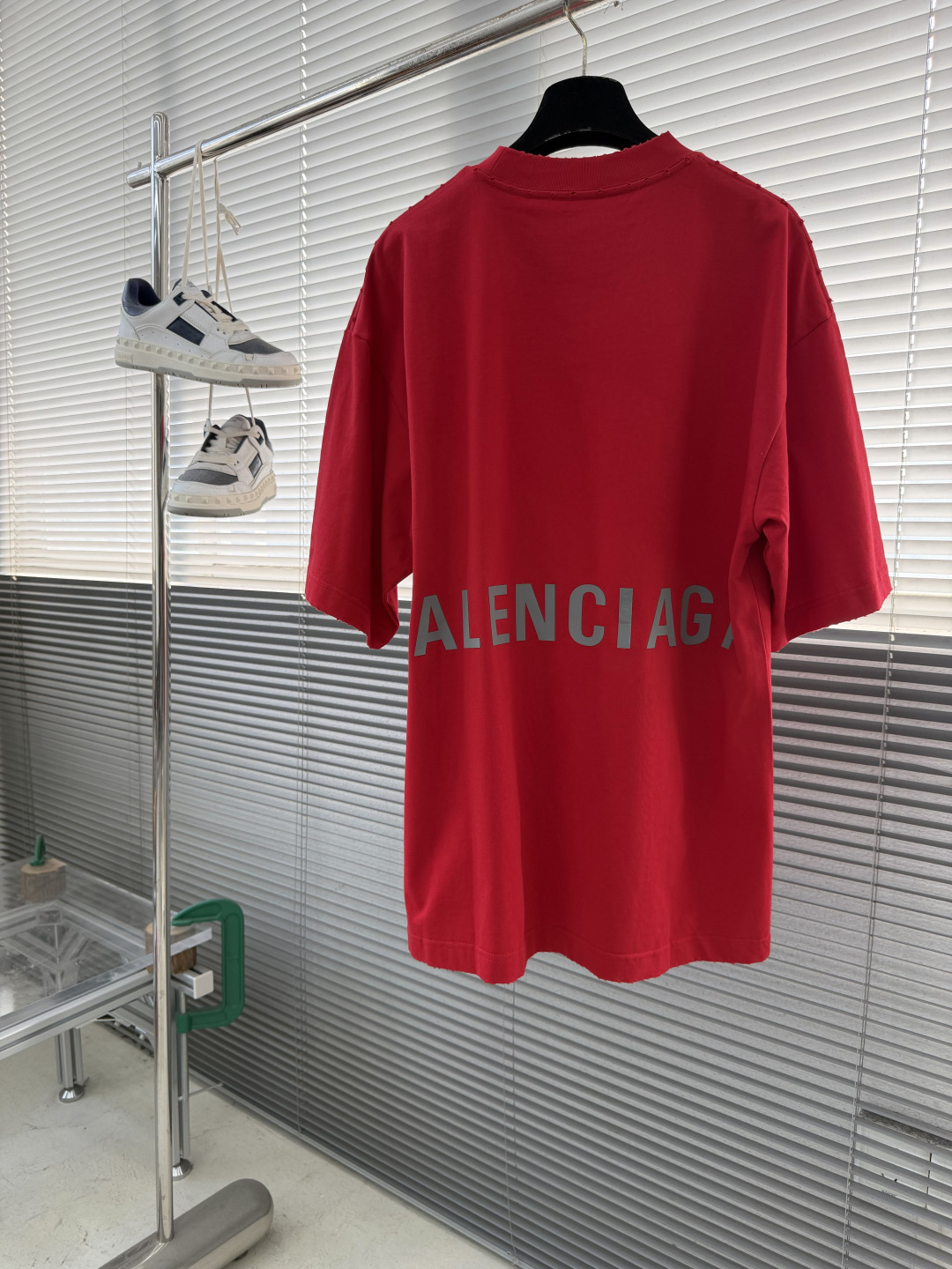 (高版本）BALENCIAG 26春夏新品宽松版型短袖T恤，采用定制340g高克重棉面料，非常有质感，胸