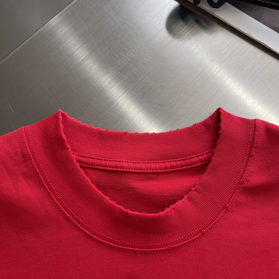 (高版本）BALENCIAG 26春夏新品宽松版型短袖T恤，采用定制340g高克重棉面料，非常有质感，胸