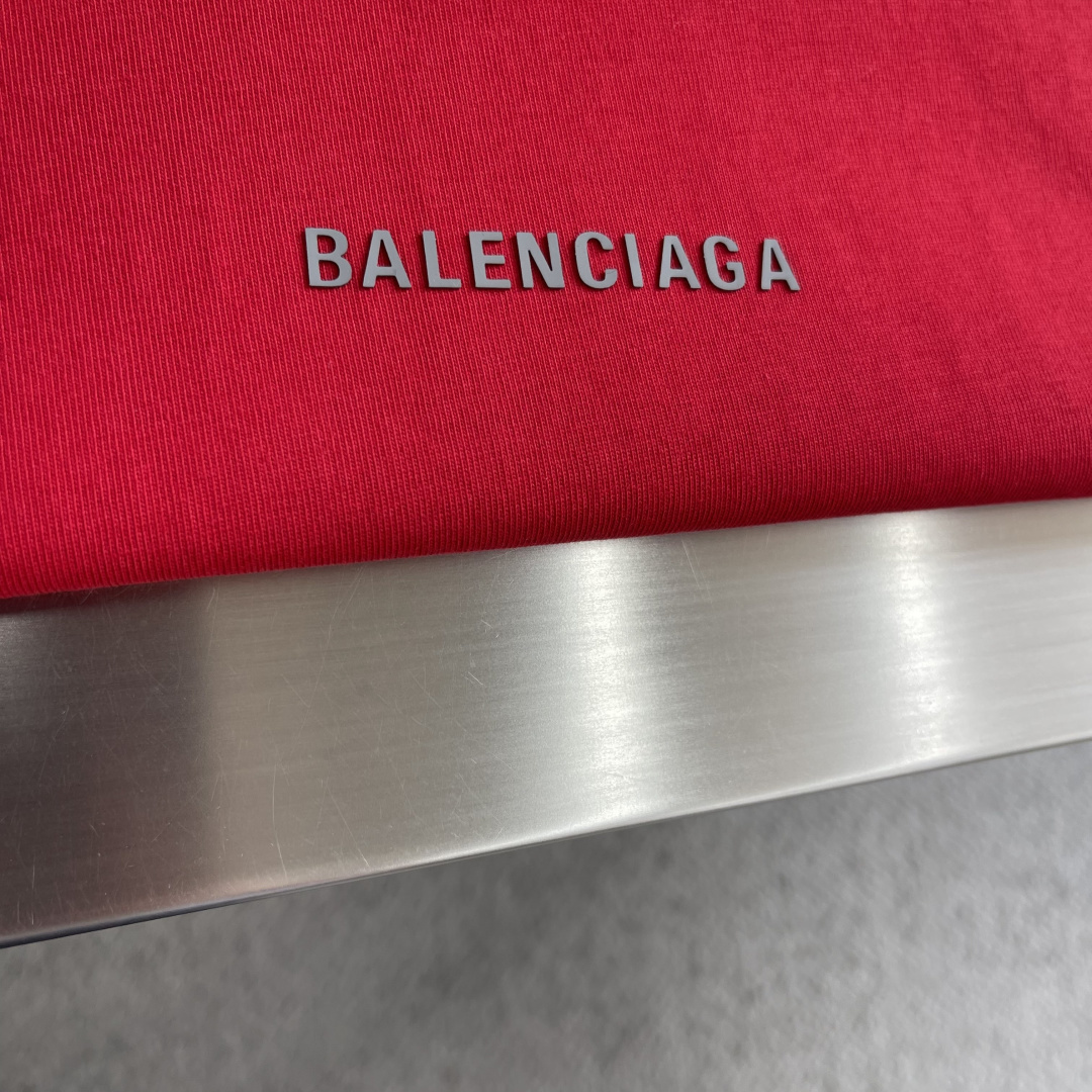 (高版本）BALENCIAG 26春夏新品宽松版型短袖T恤，采用定制340g高克重棉面料，非常有质感，胸