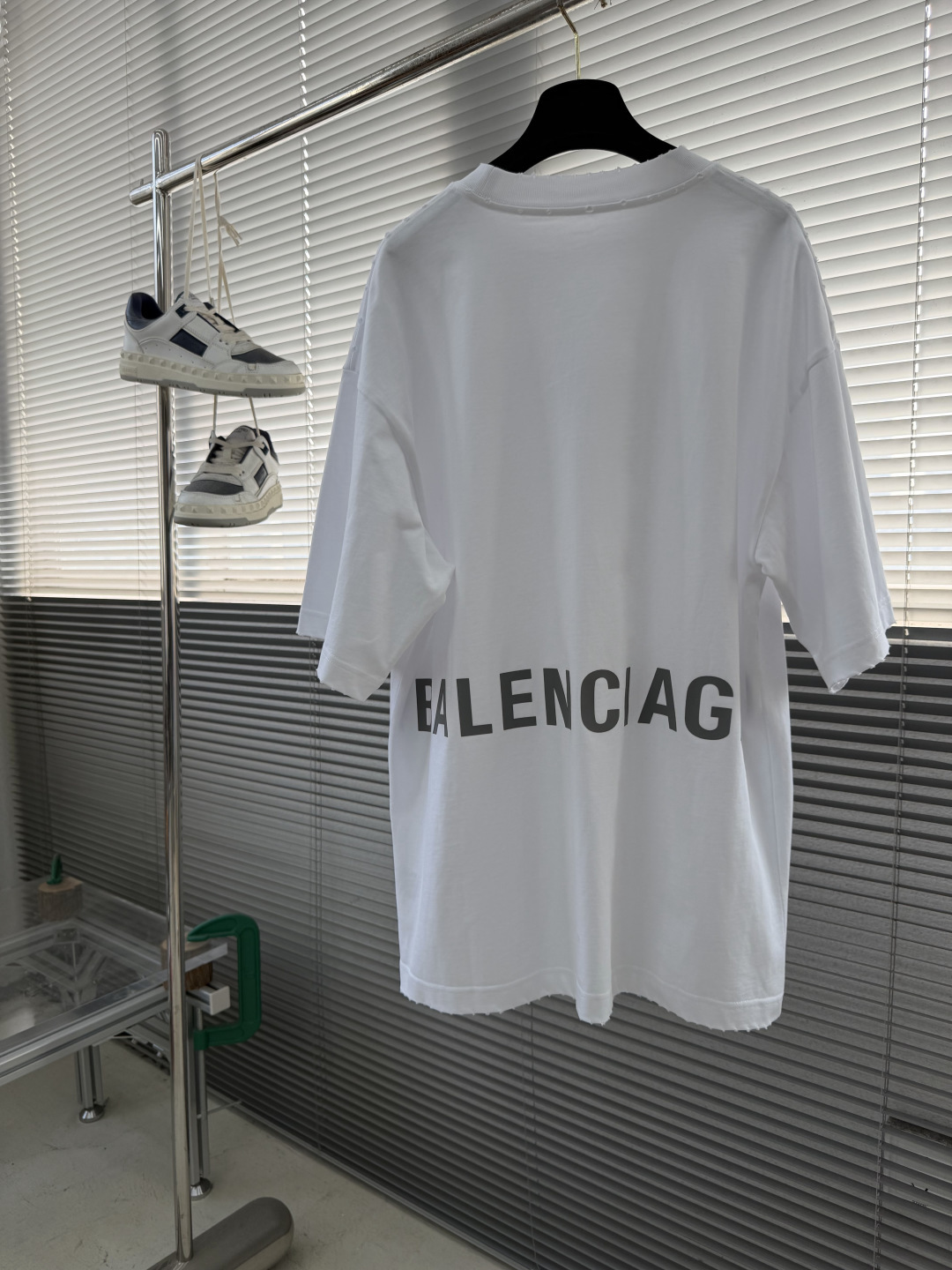 (高版本）BALENCIAG 26春夏新品宽松版型短袖T恤，采用定制340g高克重棉面料，非常有质感，胸