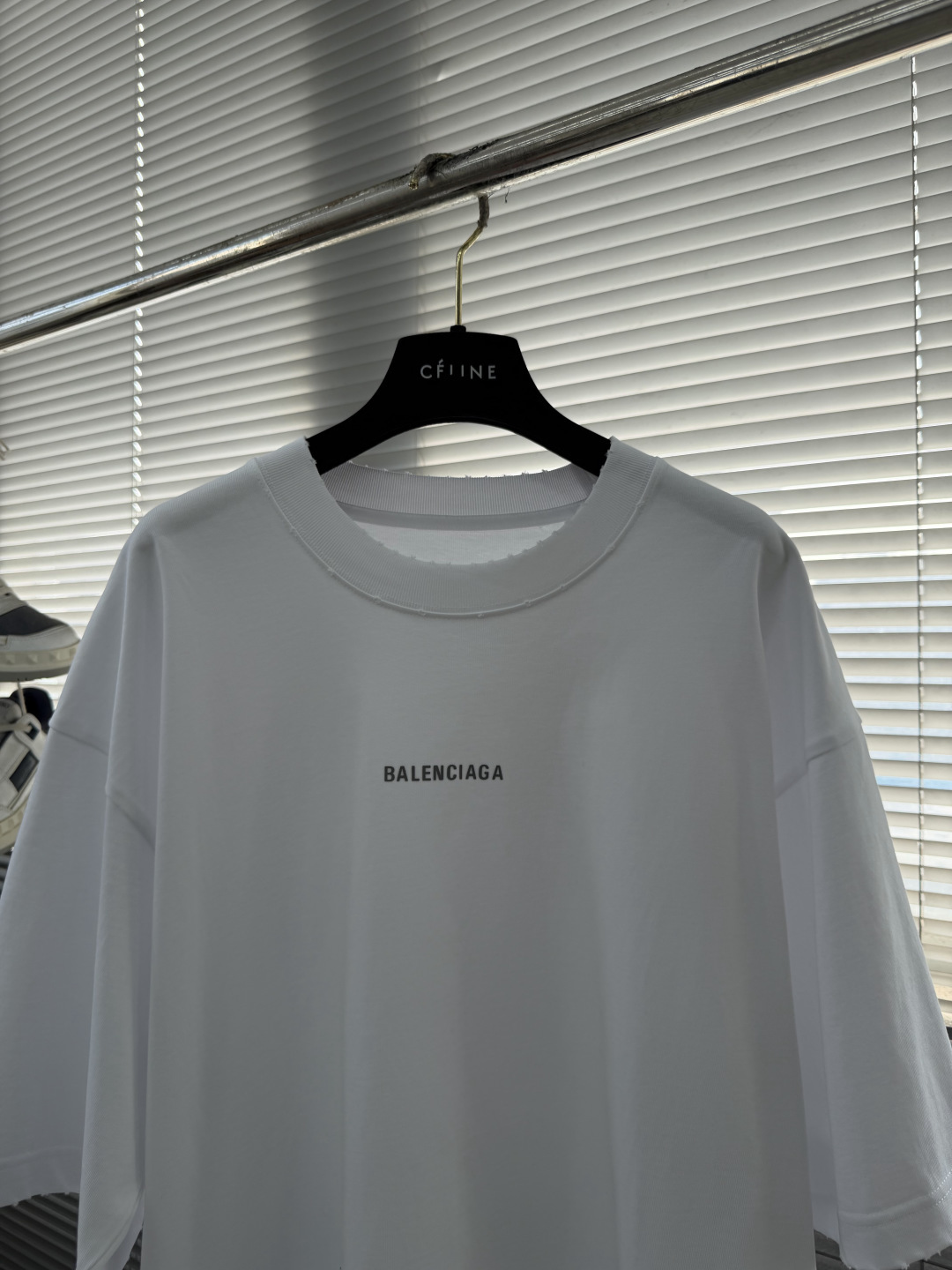 (高版本）BALENCIAG 26春夏新品宽松版型短袖T恤，采用定制340g高克重棉面料，非常有质感，胸