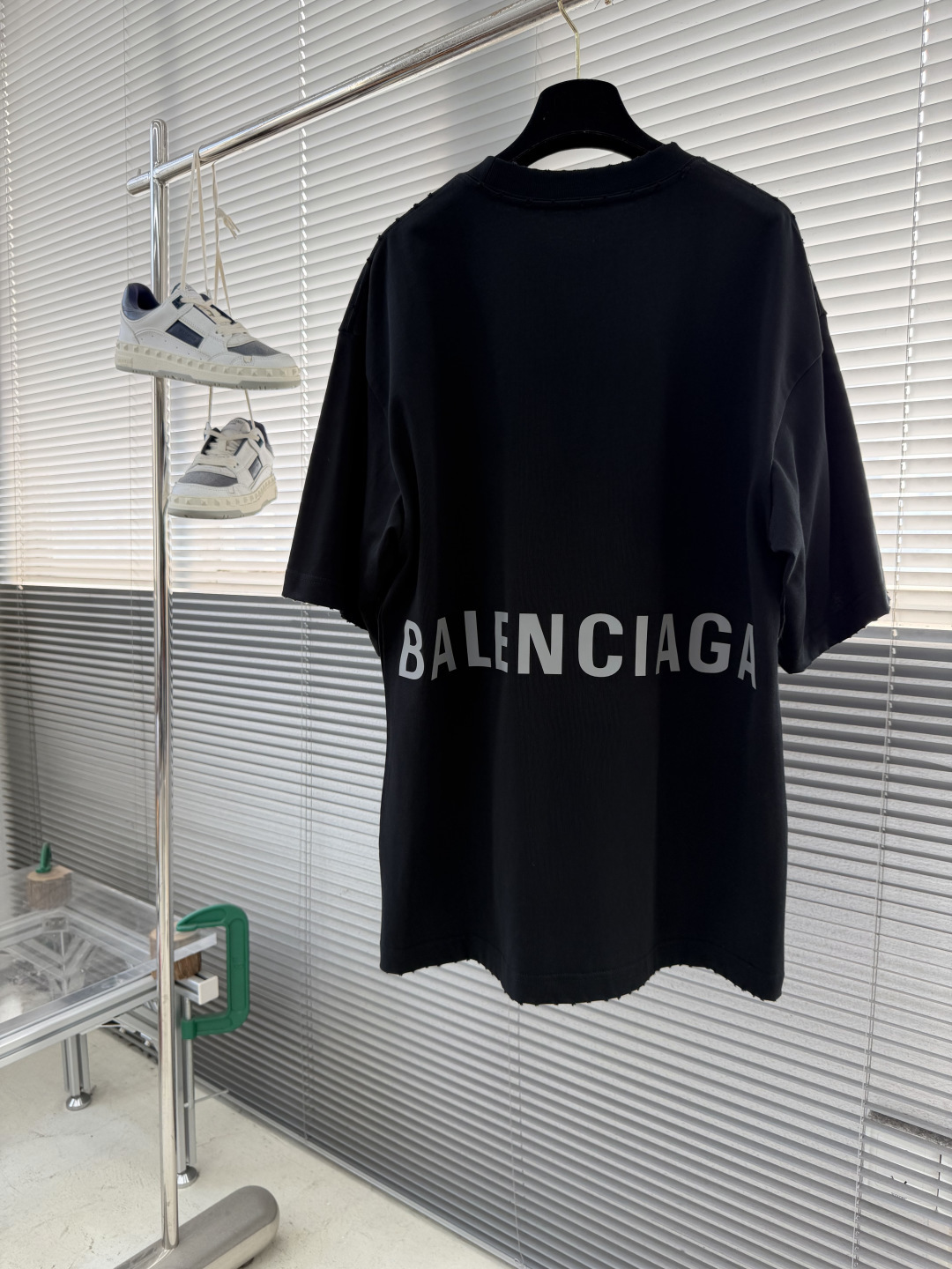 (高版本）BALENCIAG 26春夏新品宽松版型短袖T恤，采用定制340g高克重棉面料，非常有质感，胸