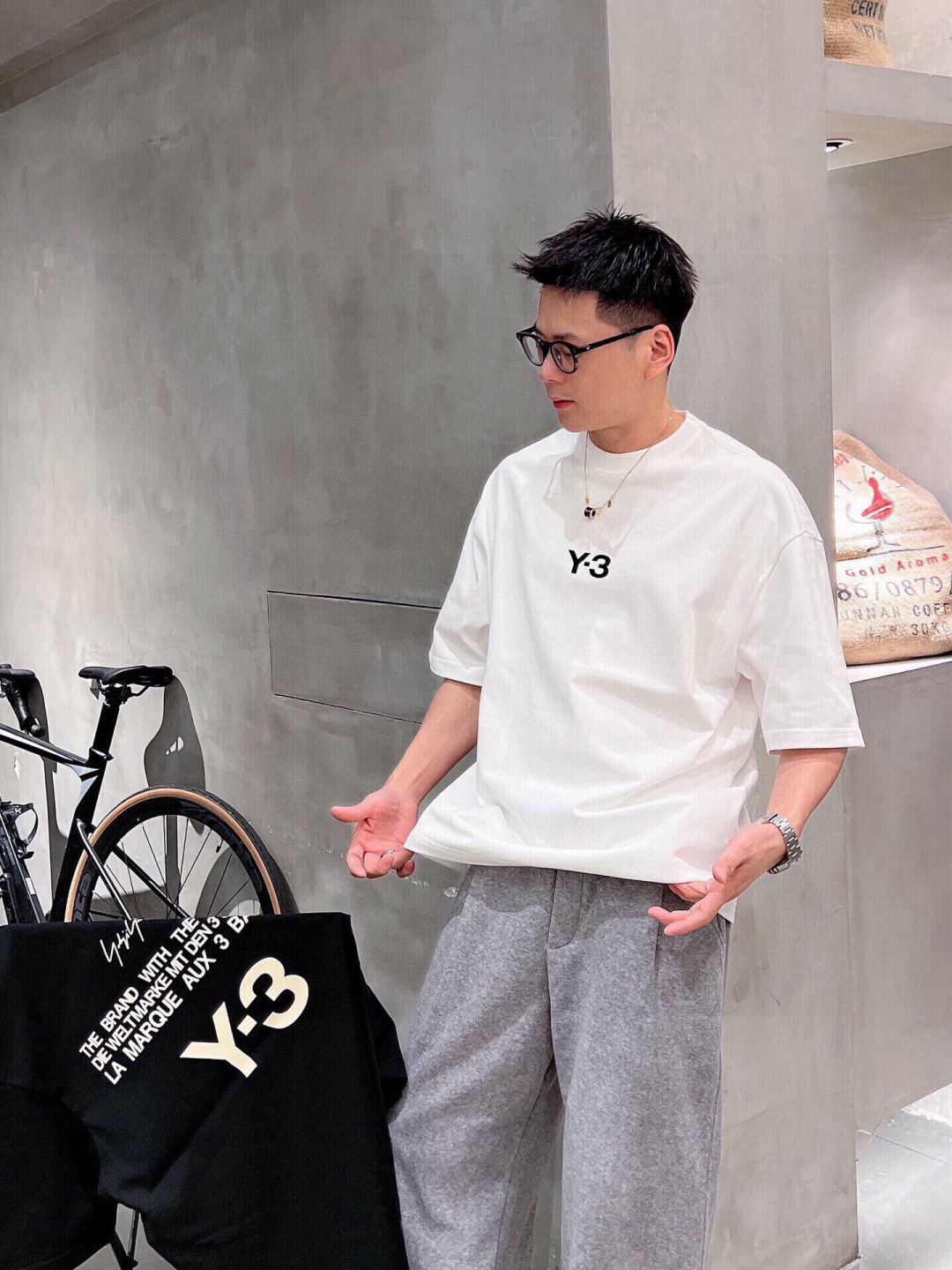 新款🌟Y-3，采用进口棉材质制作而成，柔软的面料触感，贴身穿着亲肤舒适，经典植绒压胶Y-3字母图案设计，