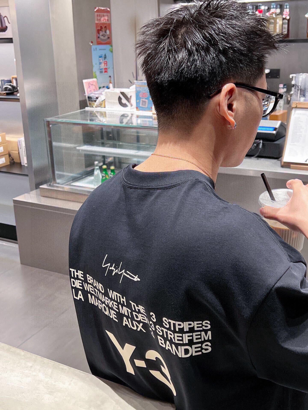 新款🌟Y-3，采用进口棉材质制作而成，柔软的面料触感，贴身穿着亲肤舒适，经典植绒压胶Y-3字母图案设计，