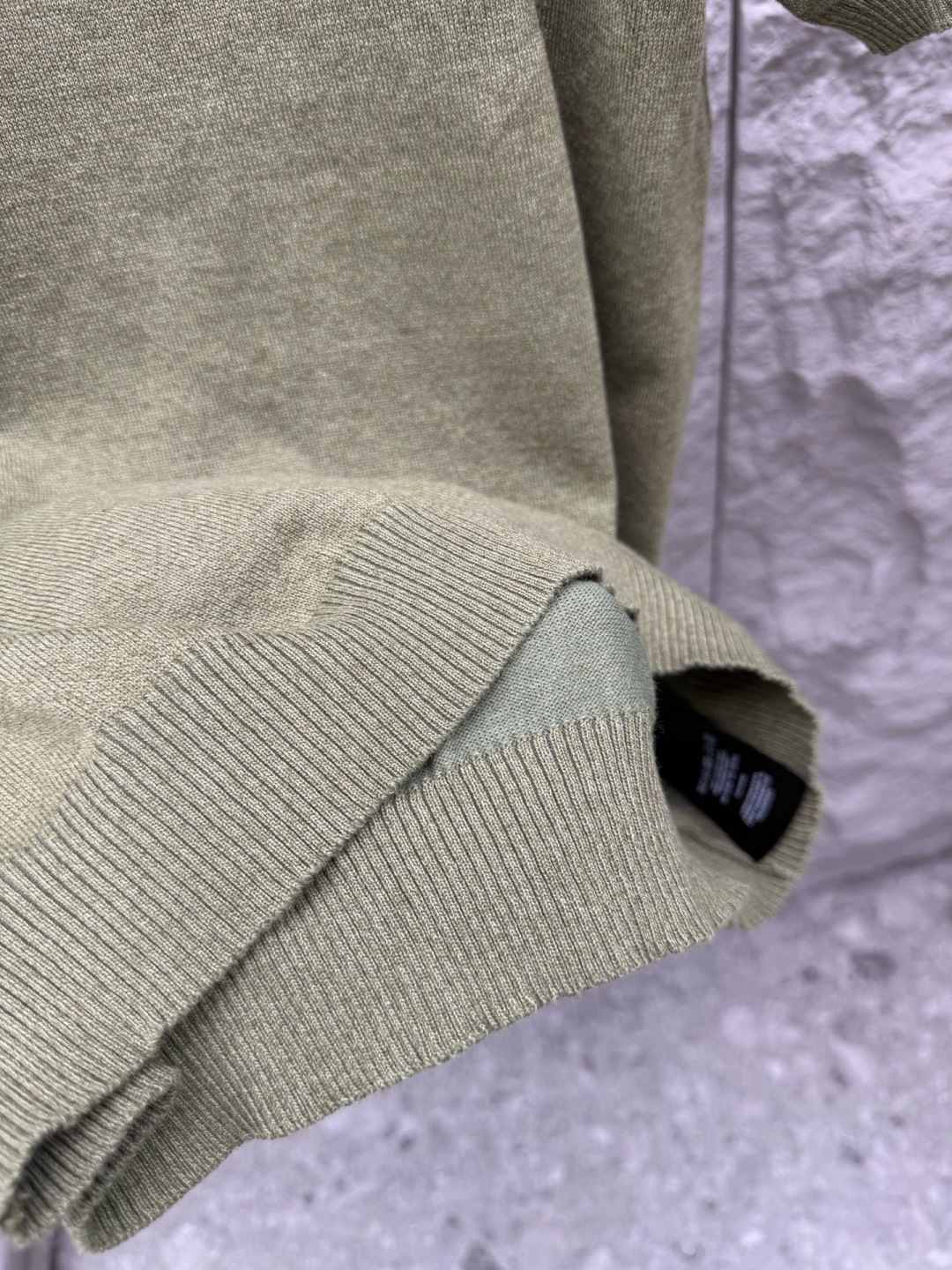 Loro piana 新款老钱风针织短袖，经典设计，简约没有任何多余累赘感，衣橱不可缺少的一件百搭单品，