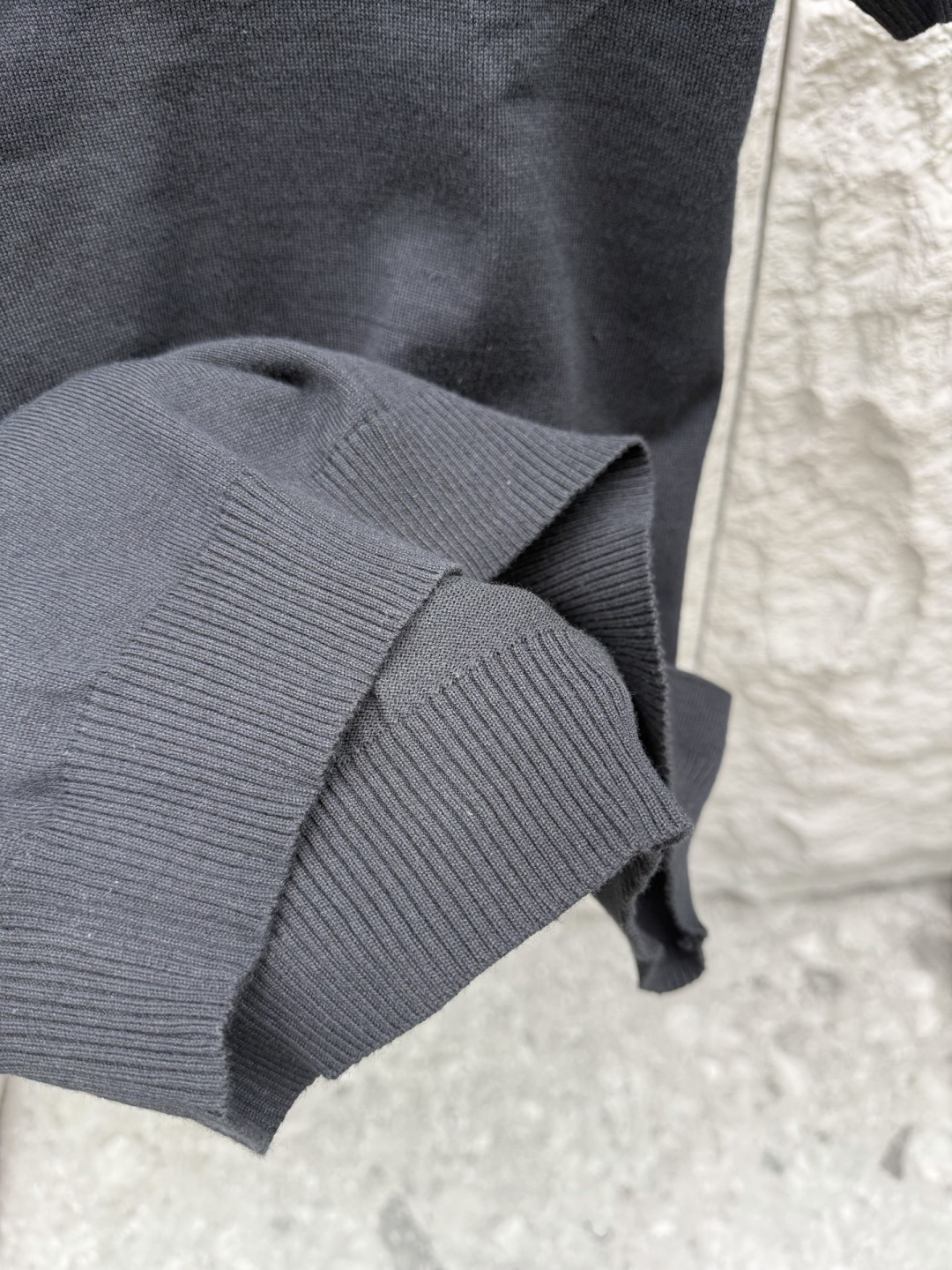 Loro piana 新款老钱风针织短袖，经典设计，简约没有任何多余累赘感，衣橱不可缺少的一件百搭单品，