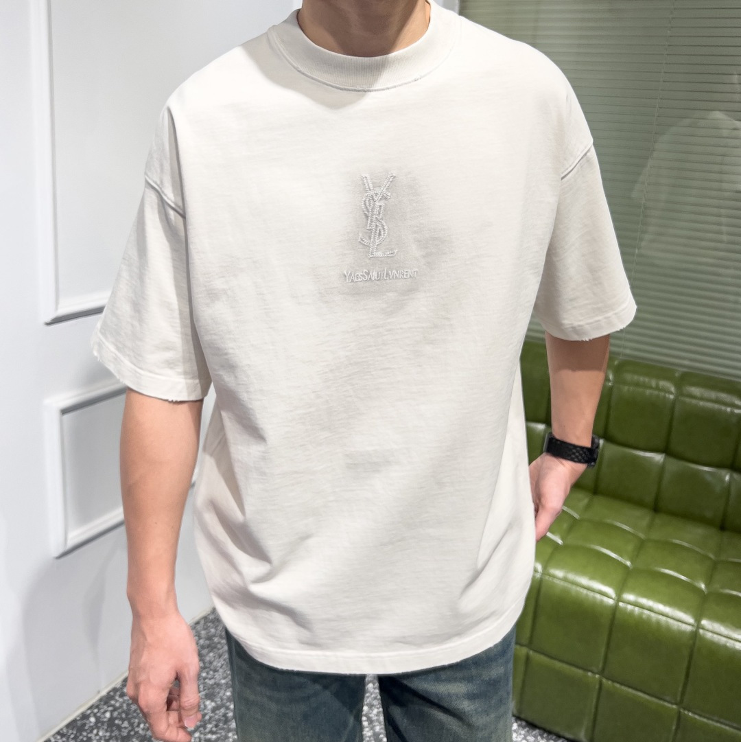 品牌：YSL季度：2026春夏颜色：黑色 冷卡其尺码：S-XXL版型：宽松版 短袖T重量：390克 成分