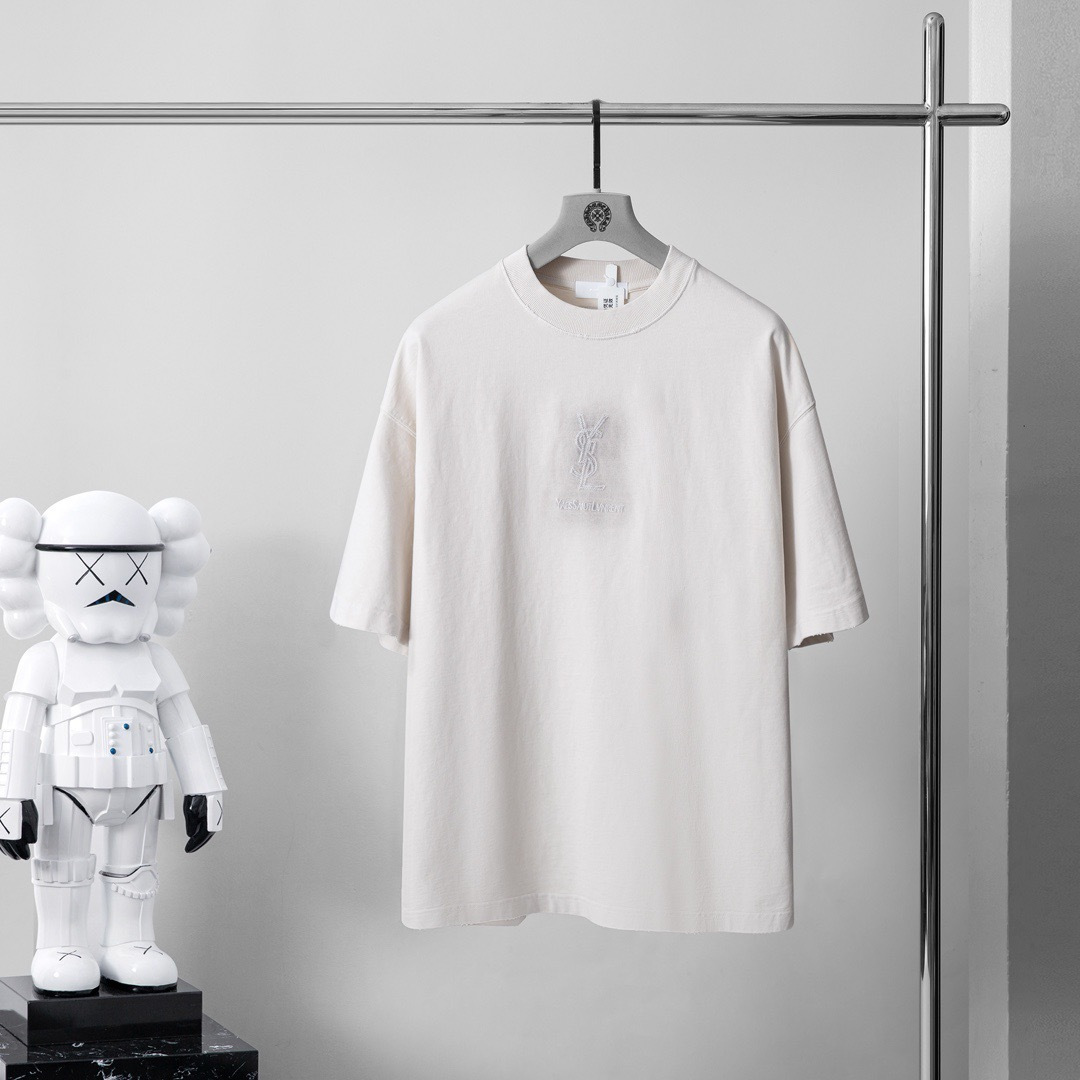 品牌：YSL季度：2026春夏颜色：黑色 冷卡其尺码：S-XXL版型：宽松版 短袖T重量：390克 成分