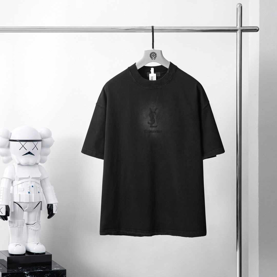 品牌：YSL季度：2026春夏颜色：黑色 冷卡其尺码：S-XXL版型：宽松版 短袖T重量：390克 成分