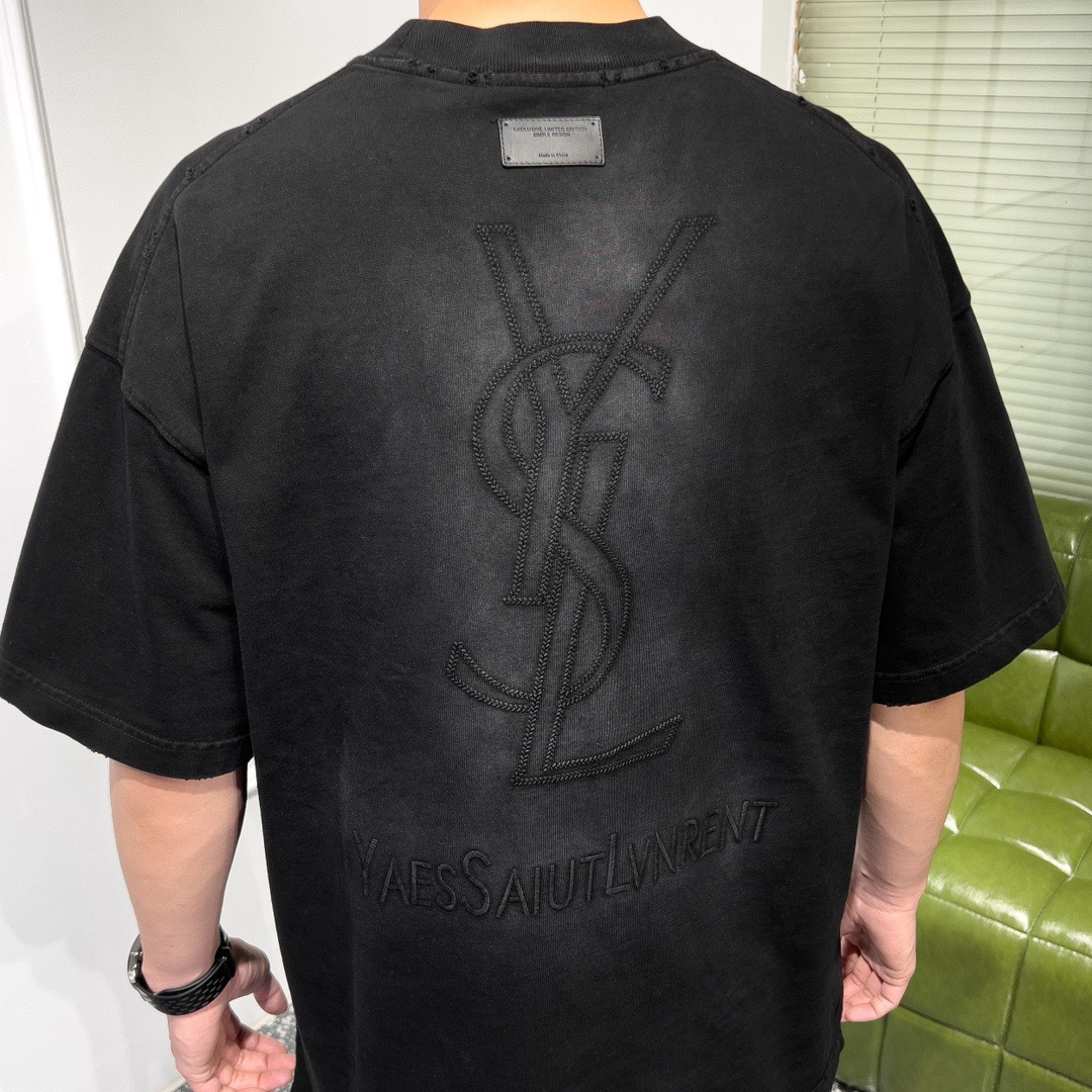 品牌：YSL季度：2026春夏颜色：黑色 冷卡其尺码：S-XXL版型：宽松版 短袖T重量：390克 成分