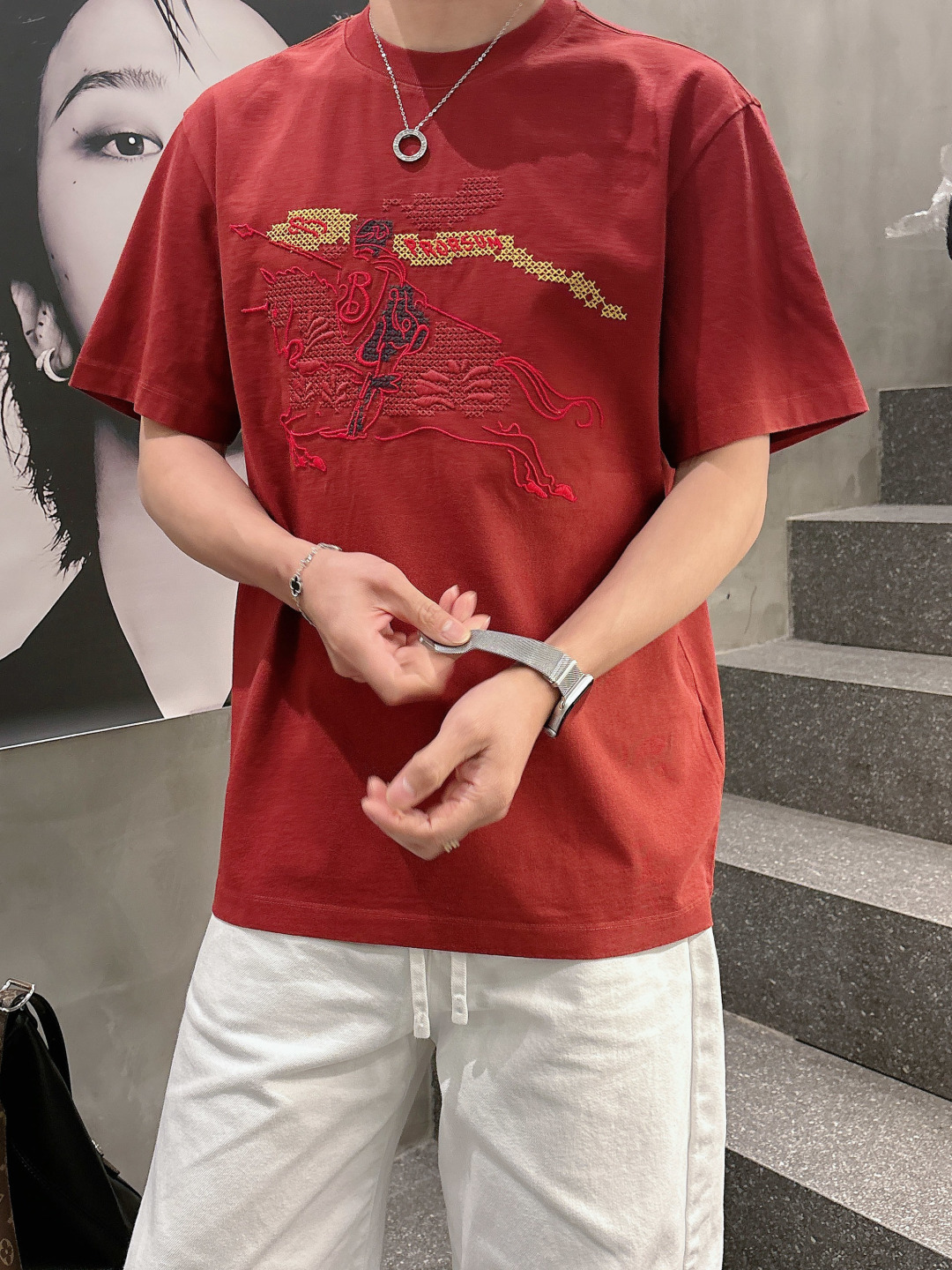 2026 春夏新品 巴宝莉短袖颜色： 黑色 白色 红色码数：M-5XL