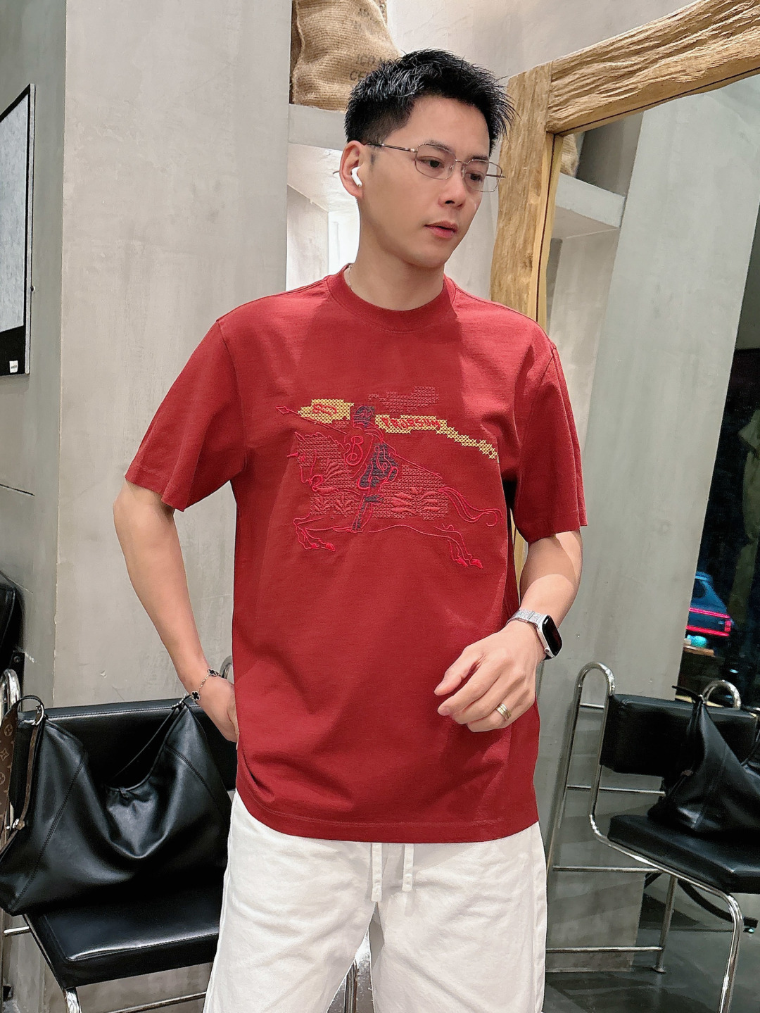2026 春夏新品 巴宝莉短袖颜色： 黑色 白色 红色码数：M-5XL