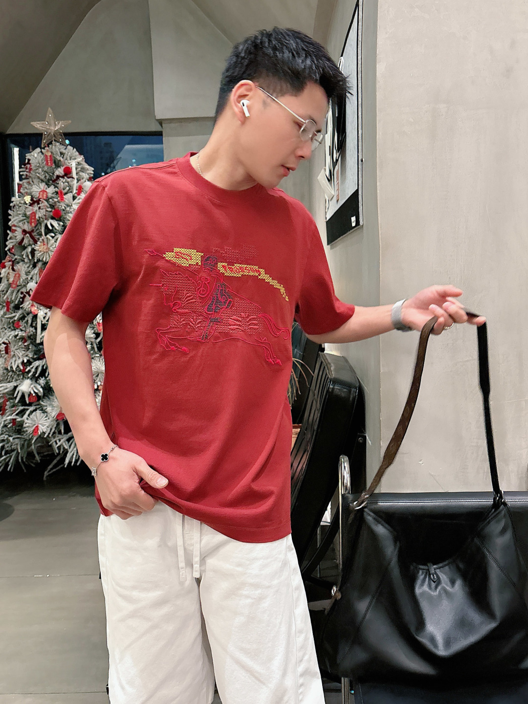 2026 春夏新品 巴宝莉短袖颜色： 黑色 白色 红色码数：M-5XL