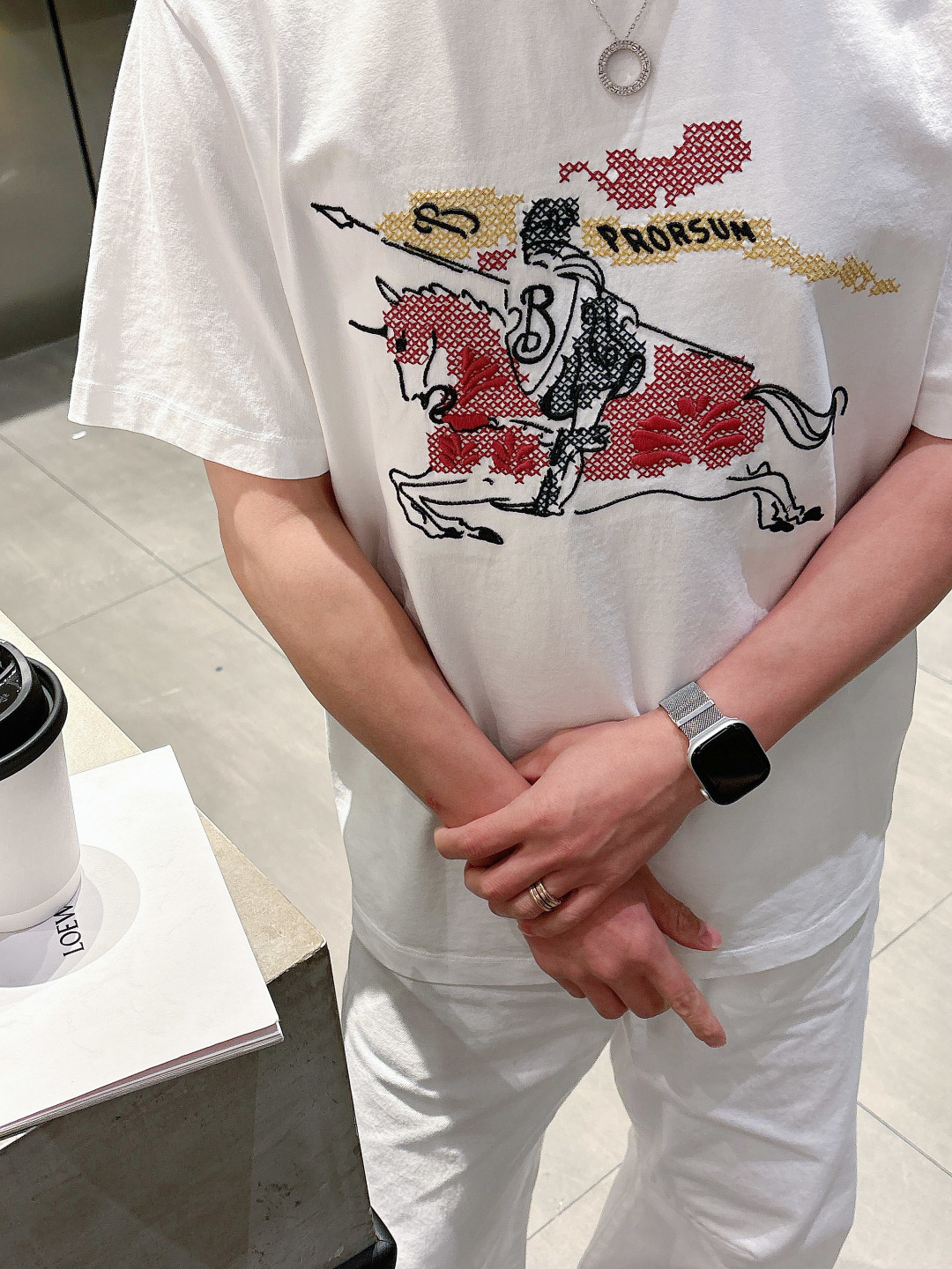 2026 春夏新品 巴宝莉短袖颜色： 黑色 白色 红色码数：M-5XL