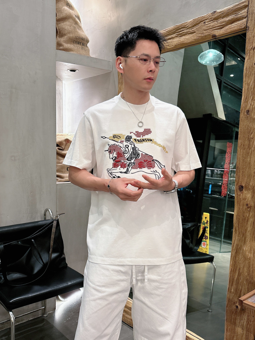 2026 春夏新品 巴宝莉短袖颜色： 黑色 白色 红色码数：M-5XL