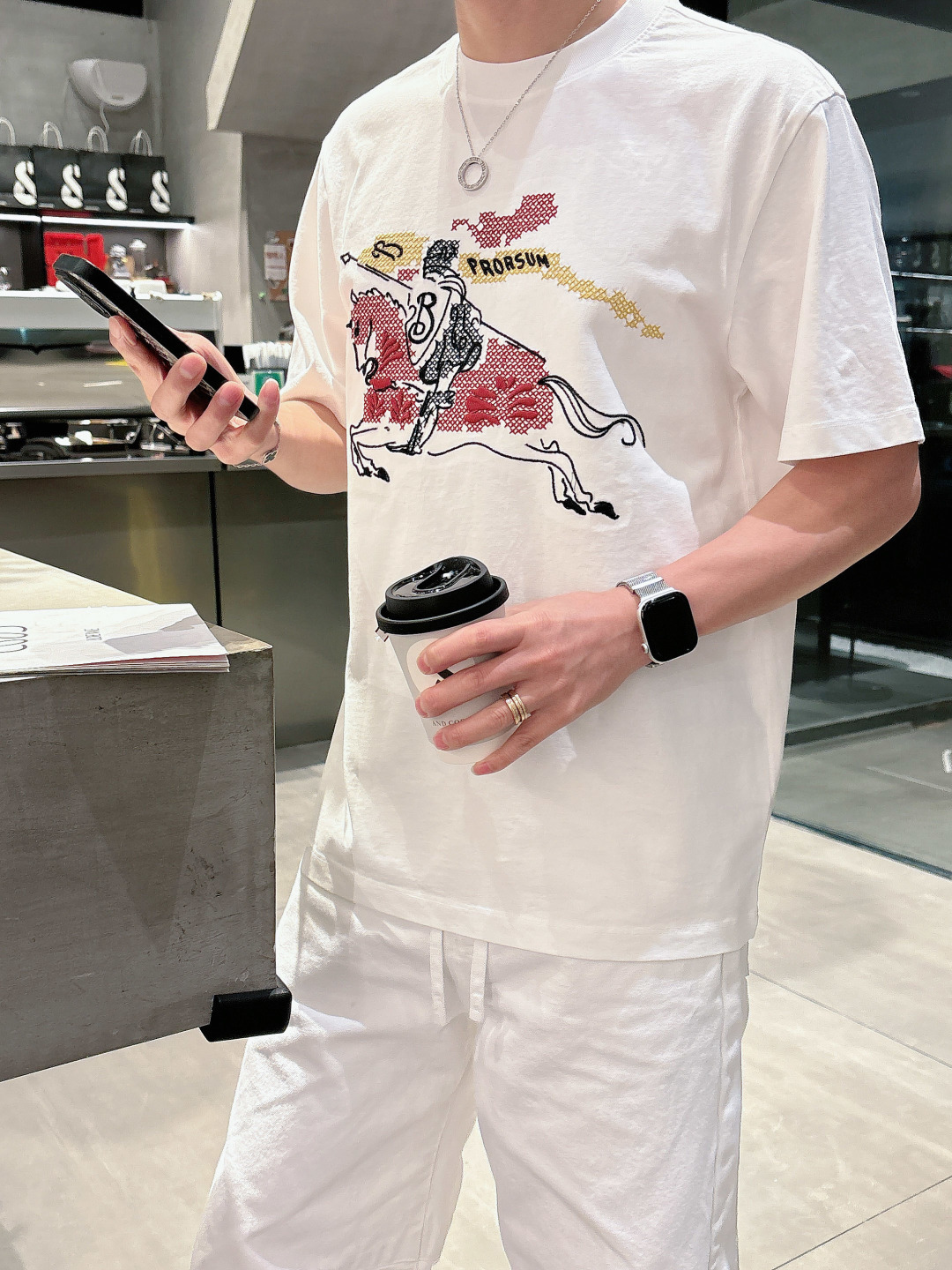 2026 春夏新品 巴宝莉短袖颜色： 黑色 白色 红色码数：M-5XL