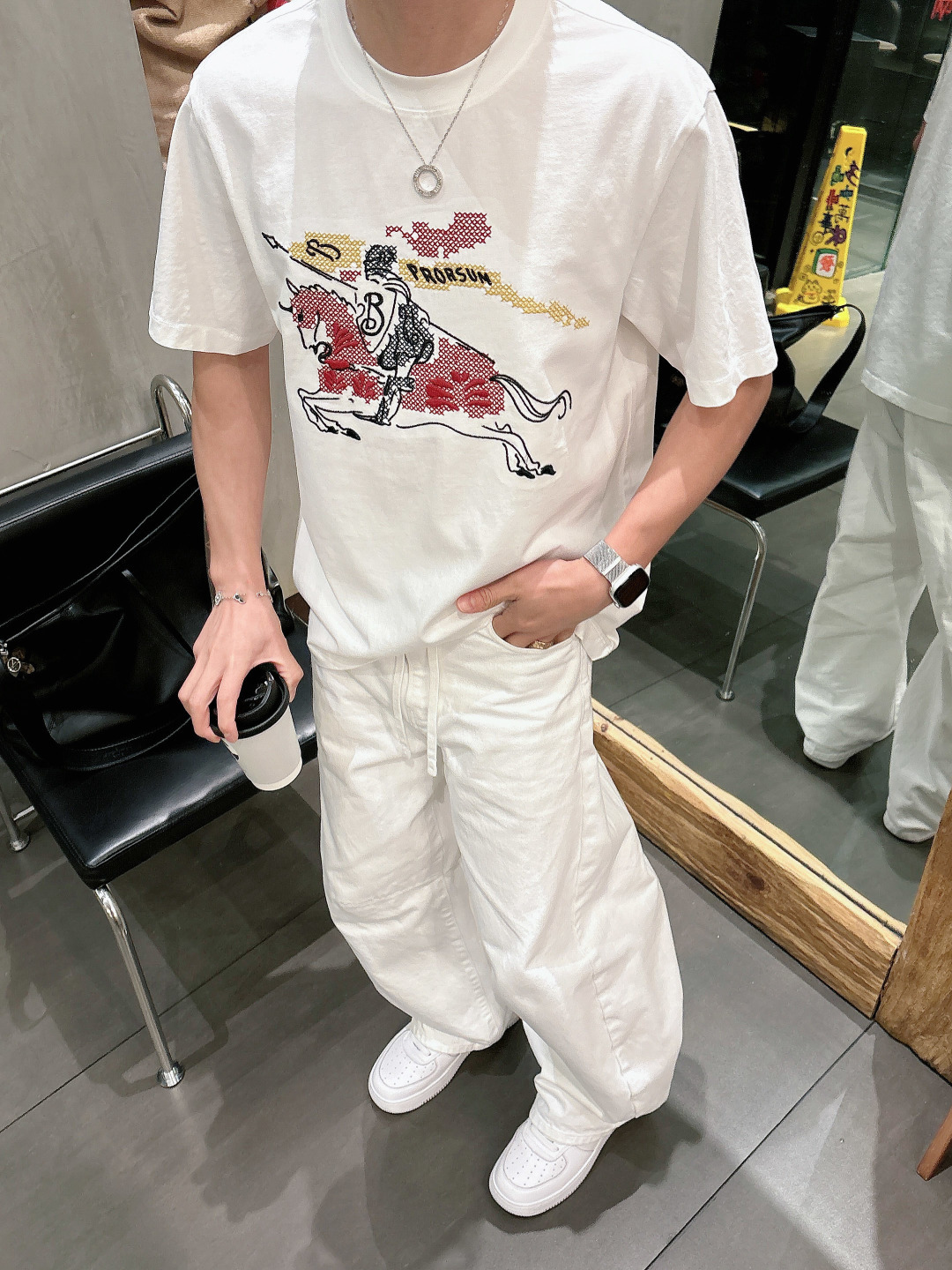 2026 春夏新品 巴宝莉短袖颜色： 黑色 白色 红色码数：M-5XL