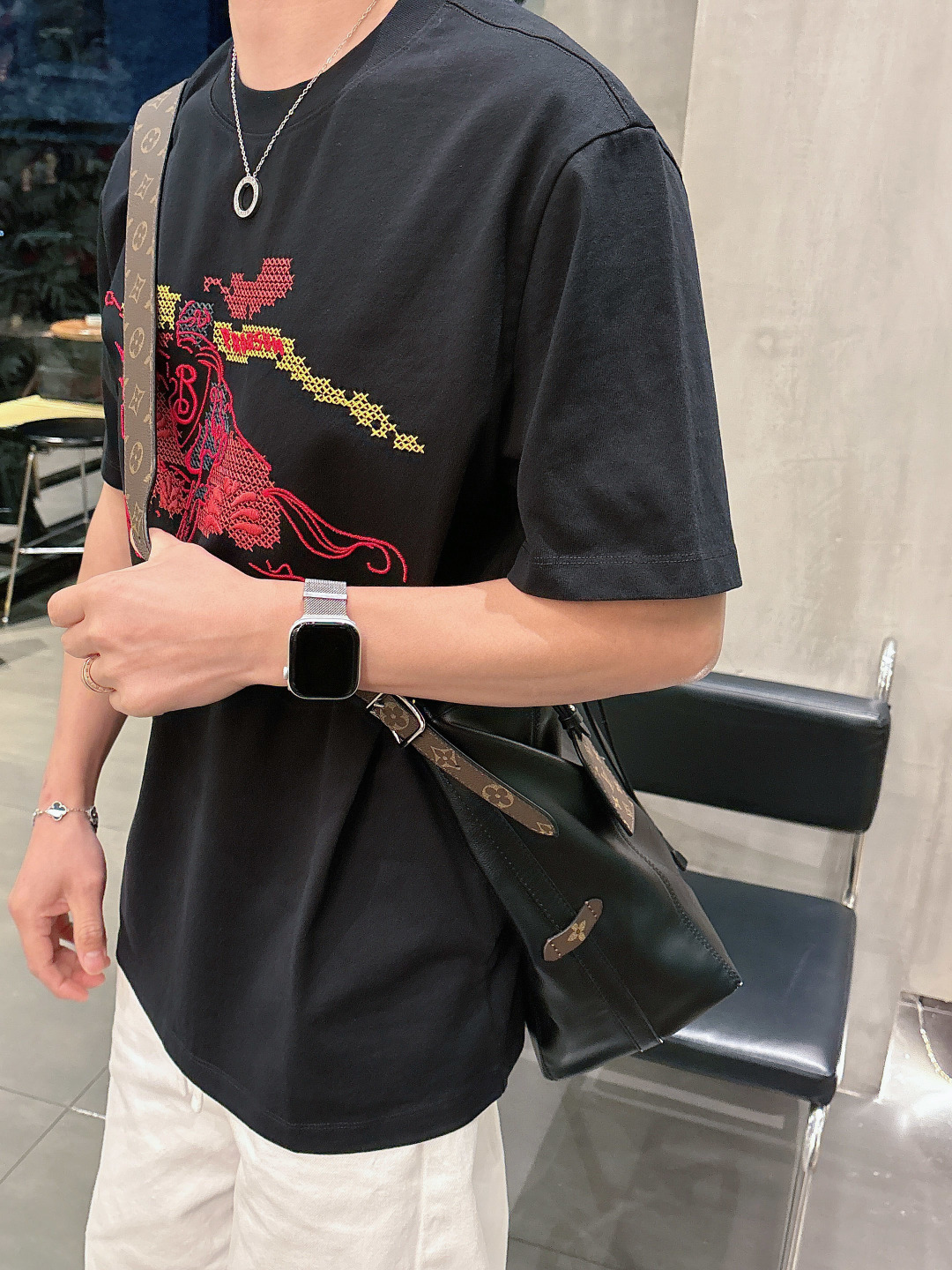 2026 春夏新品 巴宝莉短袖颜色： 黑色 白色 红色码数：M-5XL