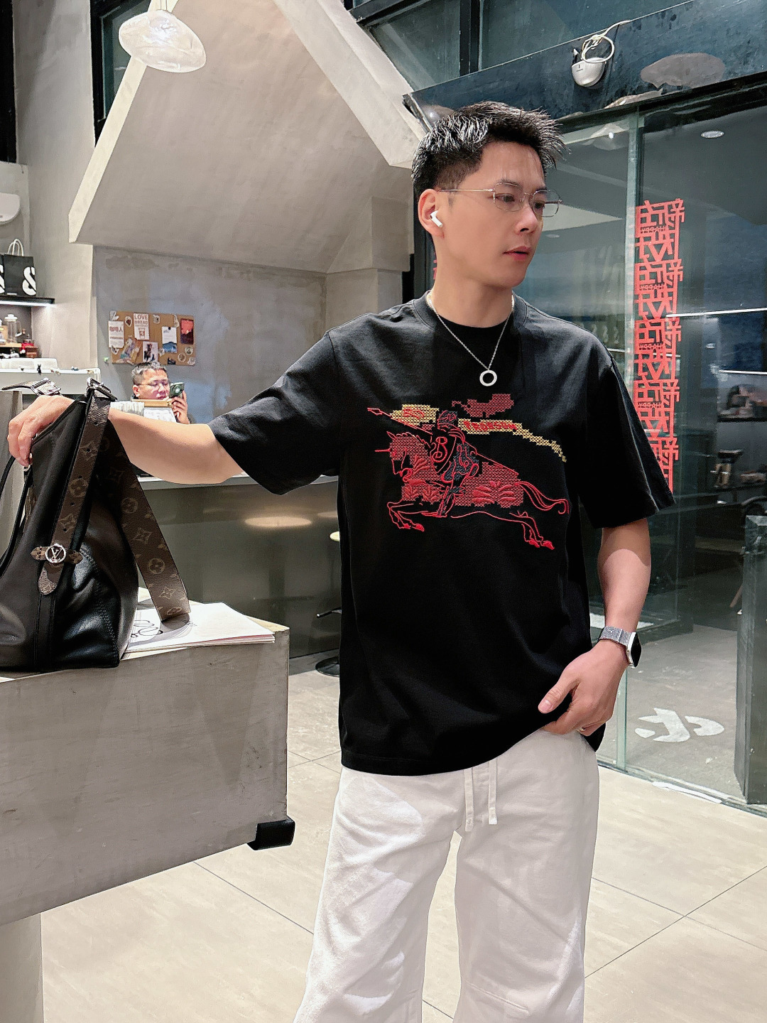 2026 春夏新品 巴宝莉短袖颜色： 黑色 白色 红色码数：M-5XL
