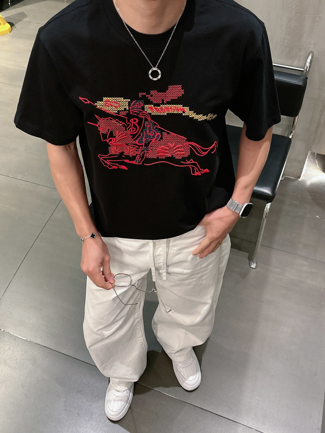 2026 春夏新品 巴宝莉短袖颜色： 黑色 白色 红色码数：M-5XL