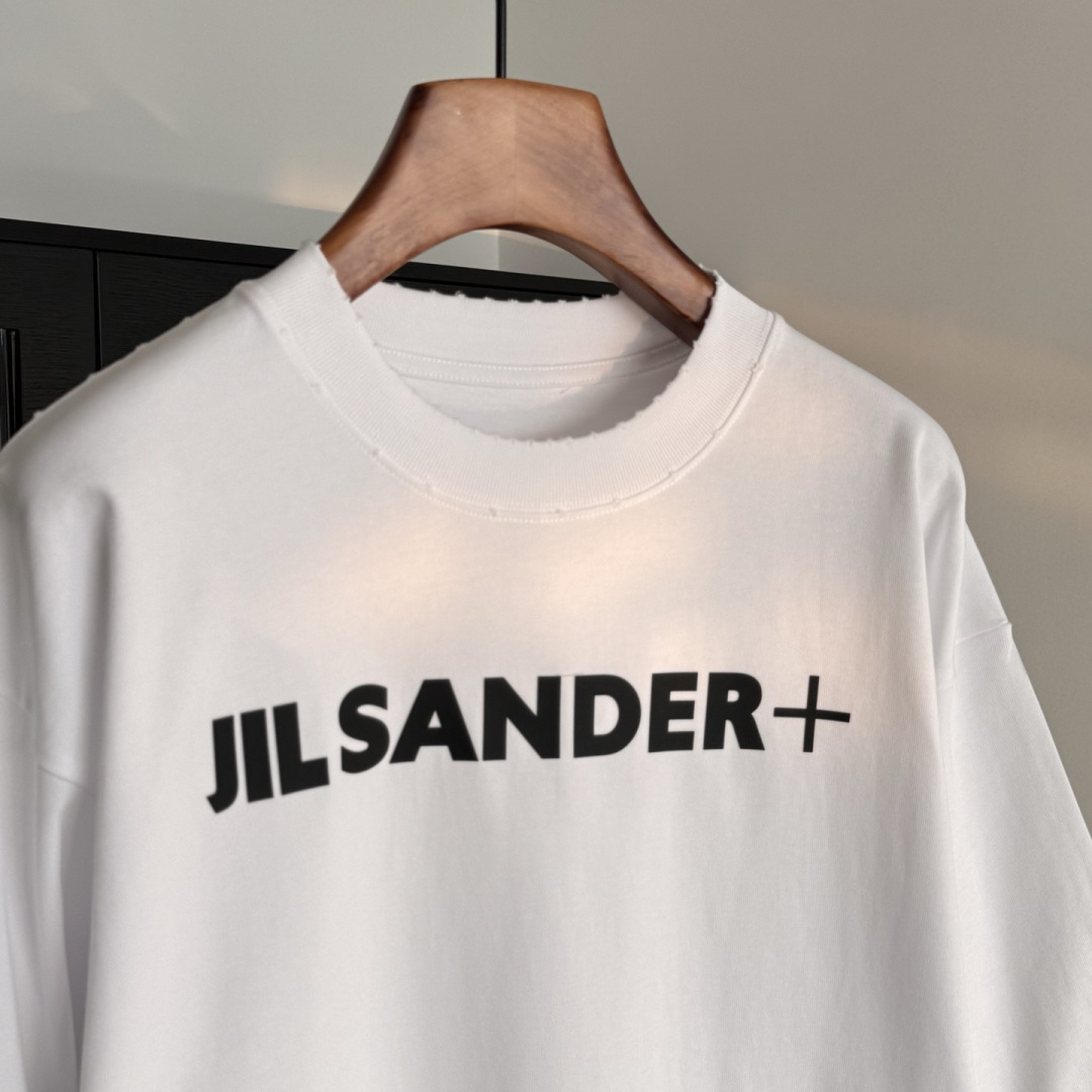JIL🌟2026新款春季短袖🆕采用纯棉面料，手感细腻，搭配印花logo品牌标识，超级时尚洋气！码数：XS