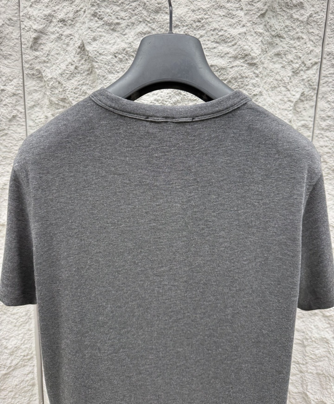 Loro piana 春夏季新款老钱风短袖，采用针织棉高弹面料，质感细腻柔软，温暖轻盈而透气、亲肤舒适，