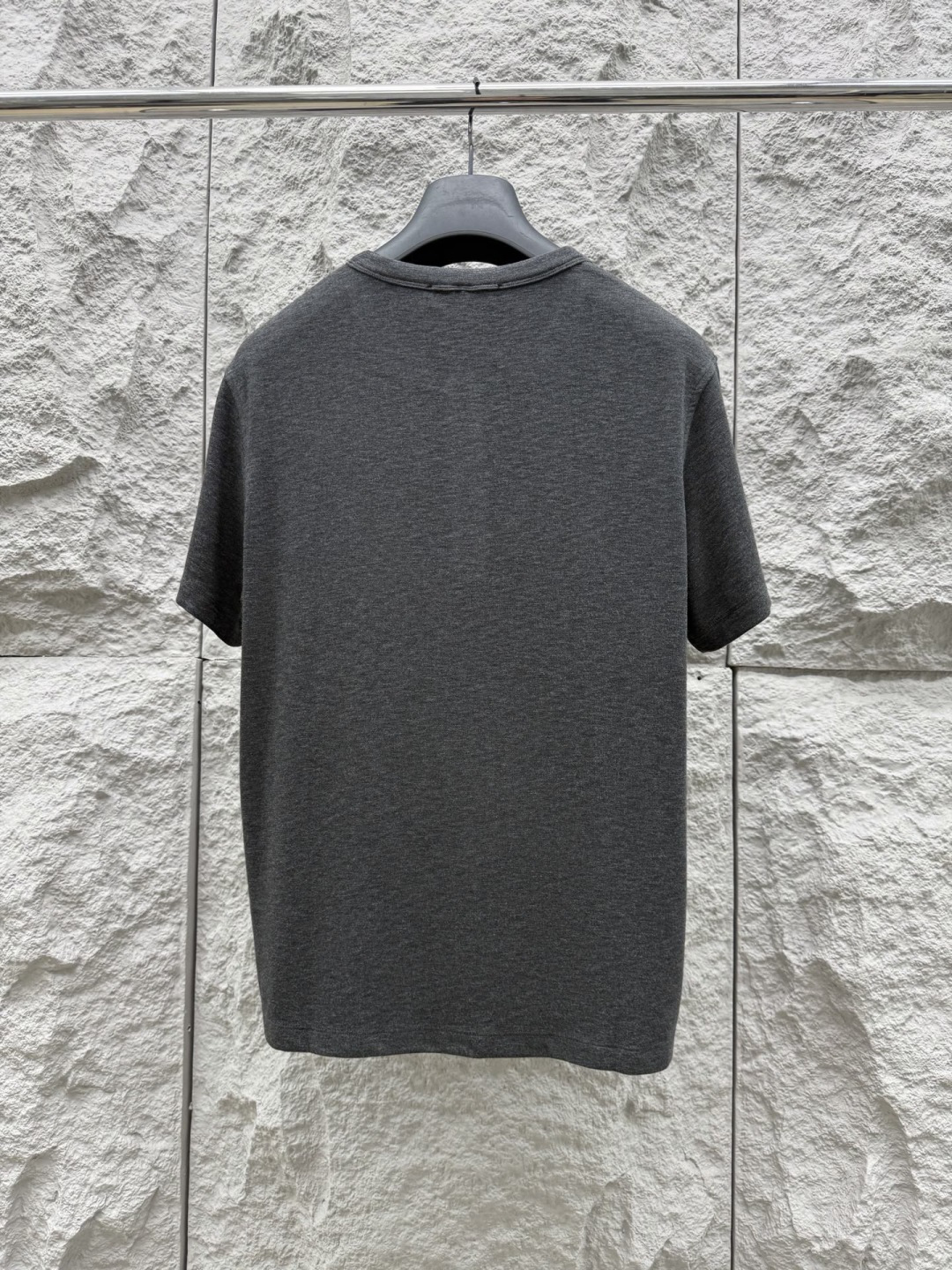 Loro piana 春夏季新款老钱风短袖，采用针织棉高弹面料，质感细腻柔软，温暖轻盈而透气、亲肤舒适，