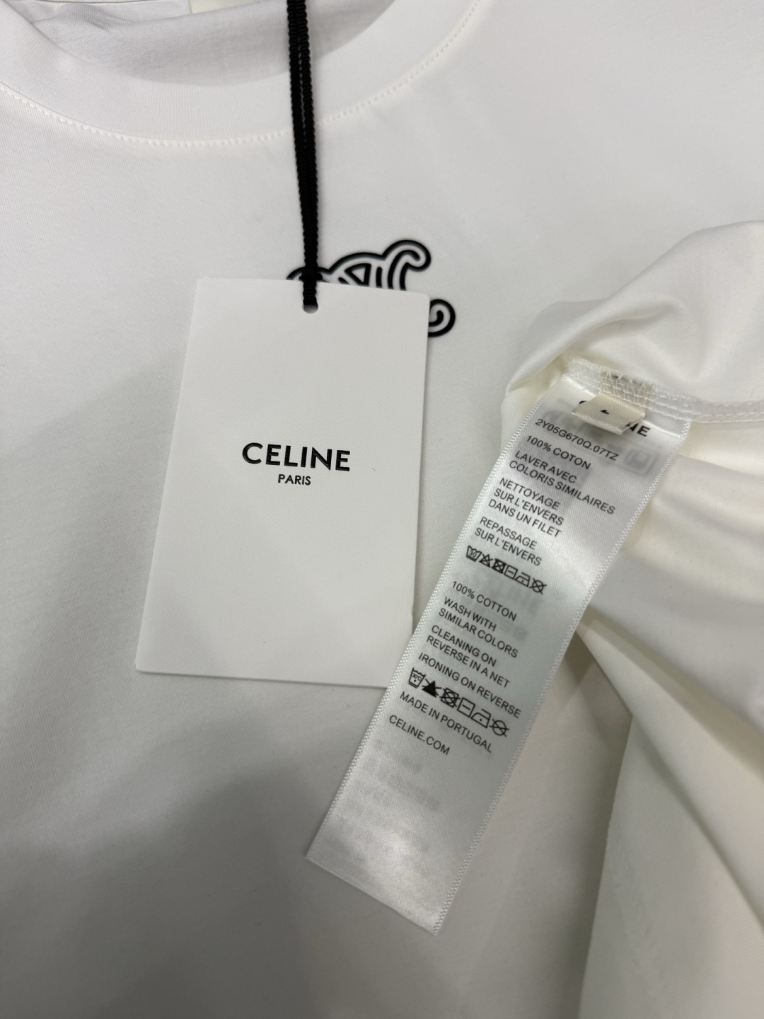 CELINE 2026早春系列经典款标识Logo立体印花短袖T恤；定制100支双股丝光长绒棉面料，设计简