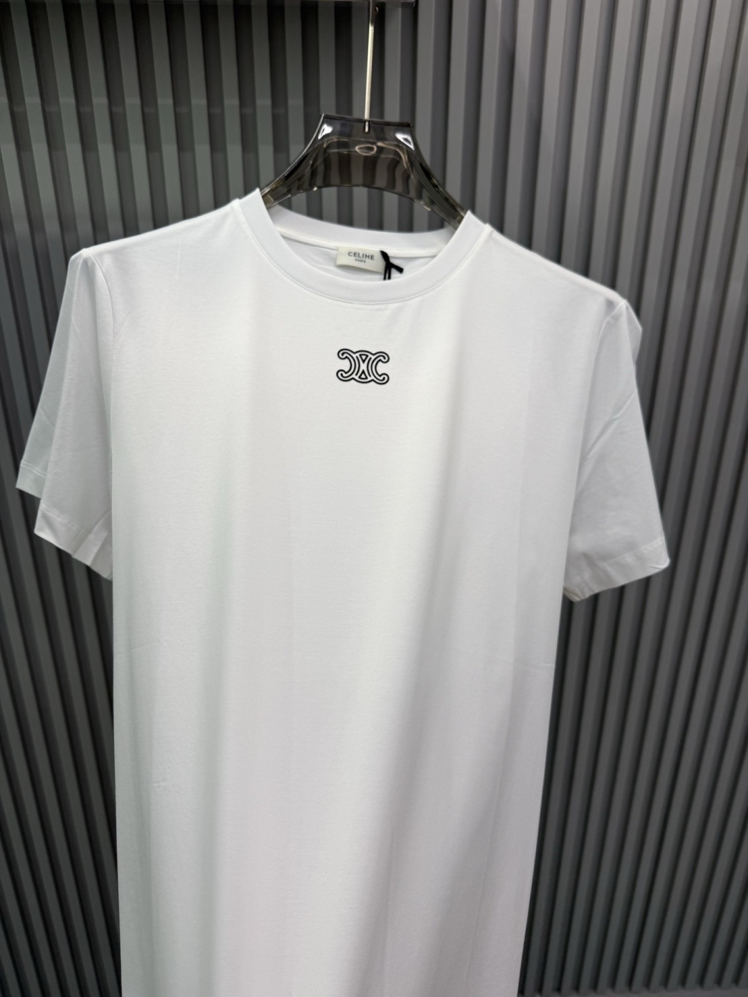 CELINE 2026早春系列经典款标识Logo立体印花短袖T恤；定制100支双股丝光长绒棉面料，设计简