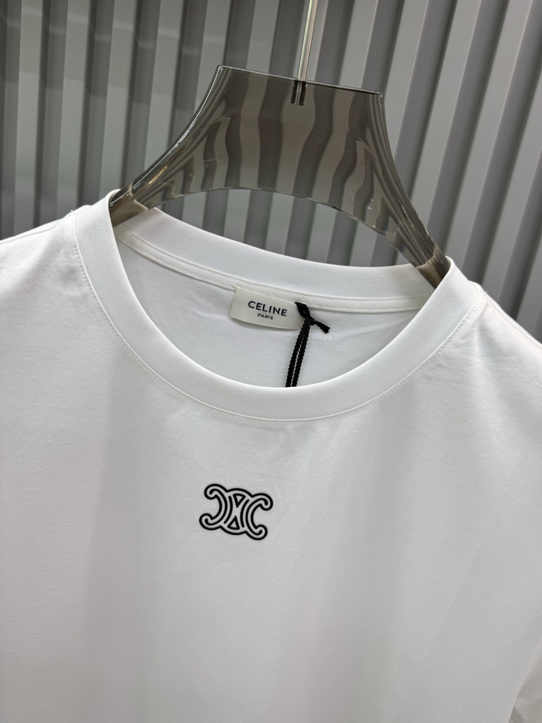 CELINE 2026早春系列经典款标识Logo立体印花短袖T恤；定制100支双股丝光长绒棉面料，设计简