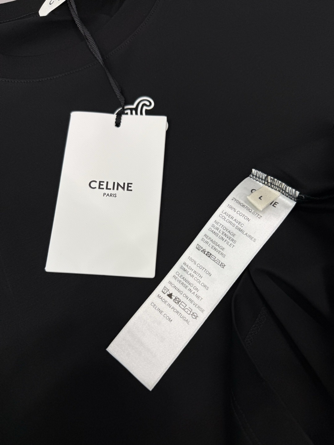 CELINE 2026早春系列经典款标识Logo立体印花短袖T恤；定制100支双股丝光长绒棉面料，设计简