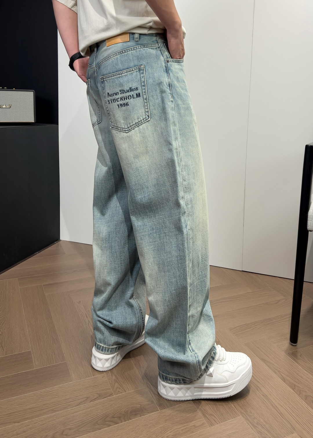 品牌：ACNE季度：2026春夏颜色：蓝色尺码：S-XL 版型：弯刀裤 牛仔裤重量：10.8安成分：95