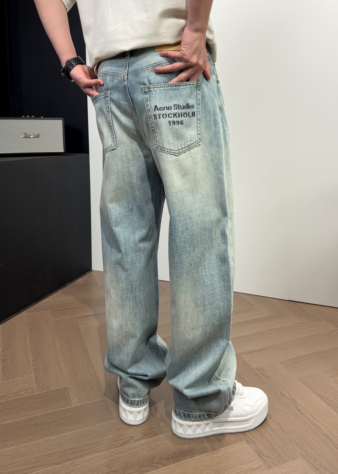 品牌：ACNE季度：2026春夏颜色：蓝色尺码：S-XL 版型：弯刀裤 牛仔裤重量：10.8安成分：95