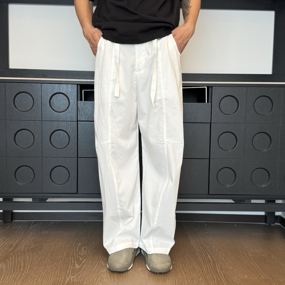 MM6🌟2026夏季新款休闲西裤🆕采用优质材料，搭上身足够吸睛且回头率爆棚！轻薄透气，男女同款！码数：M