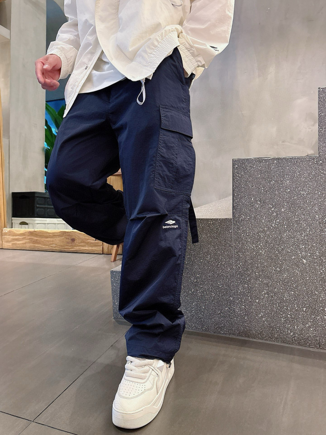 巴黎工装裤季度：2026夏款尺码： M-3XL 版型： 直筒休闲裤工艺：侧边做大口袋设计 潮流时尚🎉