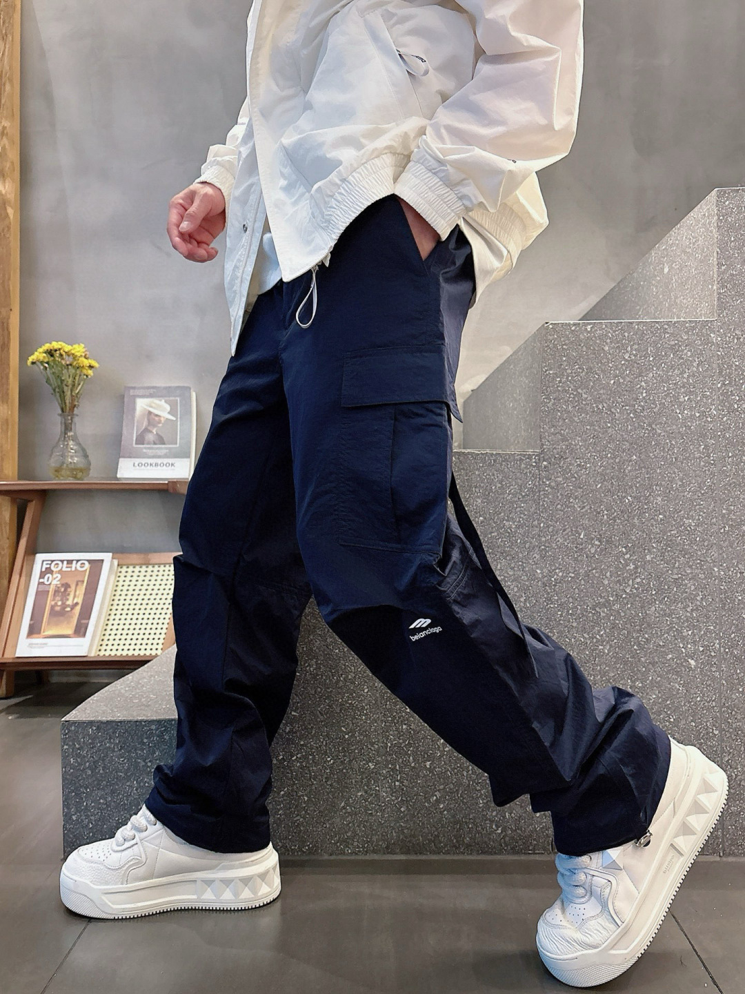 巴黎工装裤季度：2026夏款尺码： M-3XL 版型： 直筒休闲裤工艺：侧边做大口袋设计 潮流时尚🎉