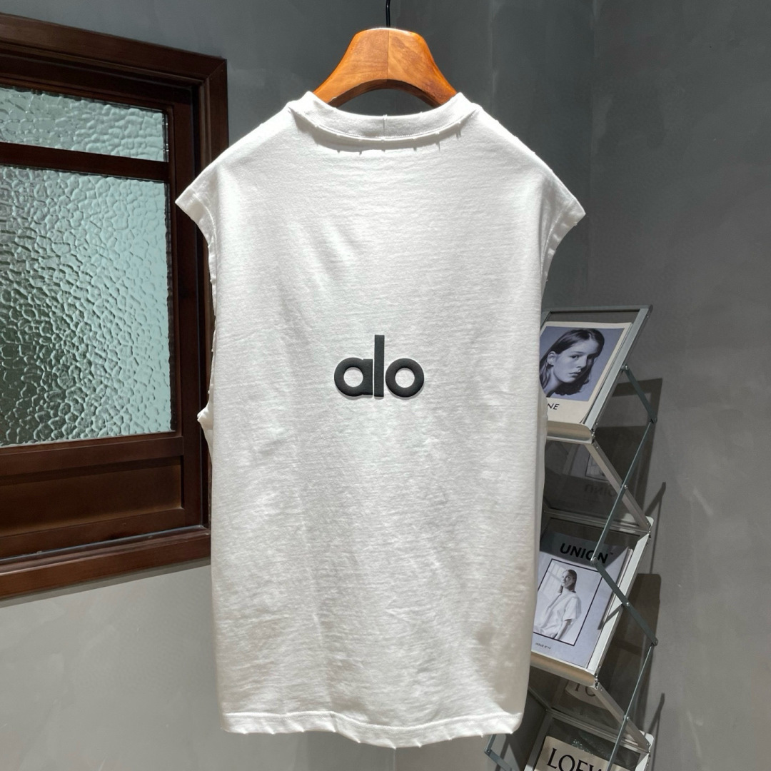alo🌟夏季短袖背心采用优质棉质面料，亲肤舒适！版型完美！百搭款！logo设计别具一格，上身效果潮流时尚