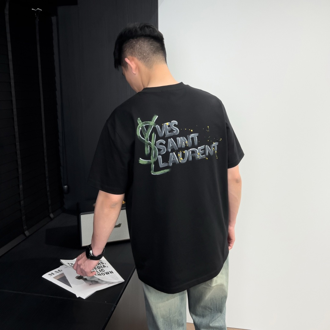品牌：YSL季度：2026春夏颜色：黑色 白色尺码：M-3XL版型：微阔版 短袖T成分：100%棉工艺：