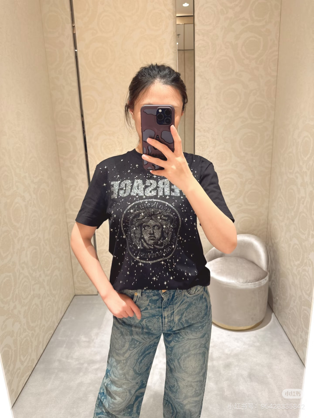 Versace.范思哲 SS26春夏新品Medusa Rock短袖T恤，正面饰银色拉浆印花+水晶点缀直接